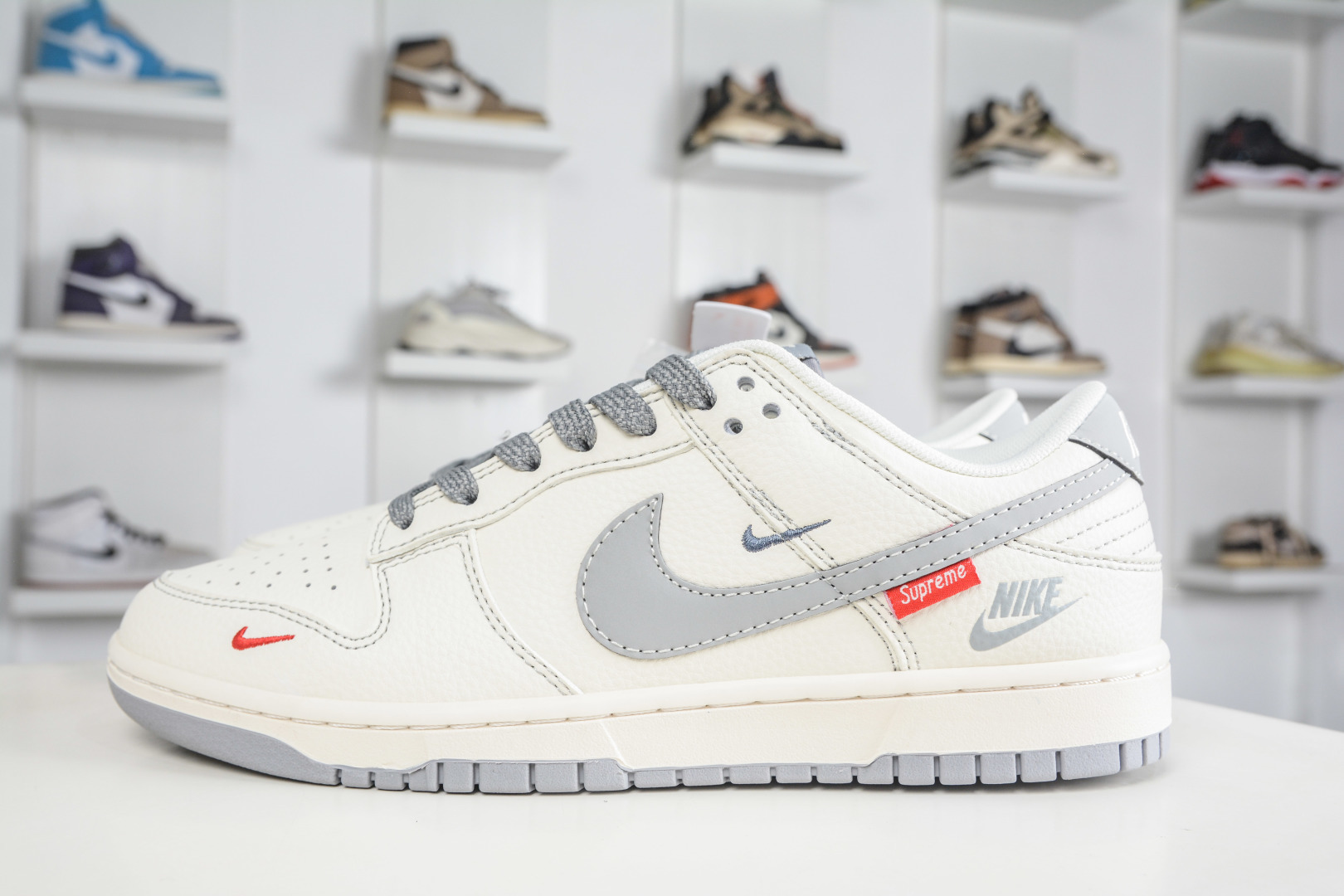 270 Nike SB Dunk Low x Superme SUP联名-白灰 HH7518-084-Chinese UA Cheap High Quatity Brand Clothes Bags handbags Sneakers wholesale wholesaler seller from China Factory suppliers Fashion Clothing Shoes best Quality Beautiful Price 270 Nike SB Dunk Low x Superme SUP联名-白灰 HH7518-084