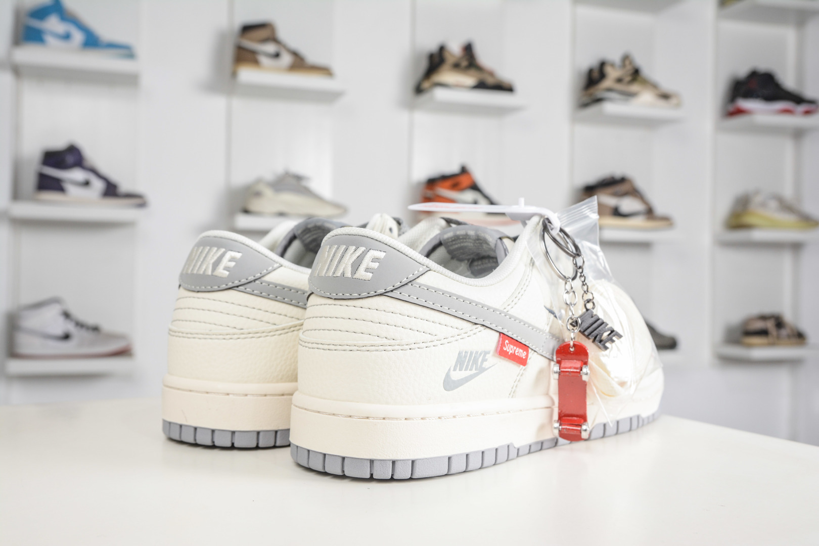 270 Nike SB Dunk Low x Superme SUP联名-白灰 HH7518-084-Chinese UA Cheap High Quatity Brand Clothes Bags handbags Sneakers wholesale wholesaler seller from China Factory suppliers Fashion Clothing Shoes best Quality Beautiful Price 270 Nike SB Dunk Low x Superme SUP联名-白灰 HH7518-084