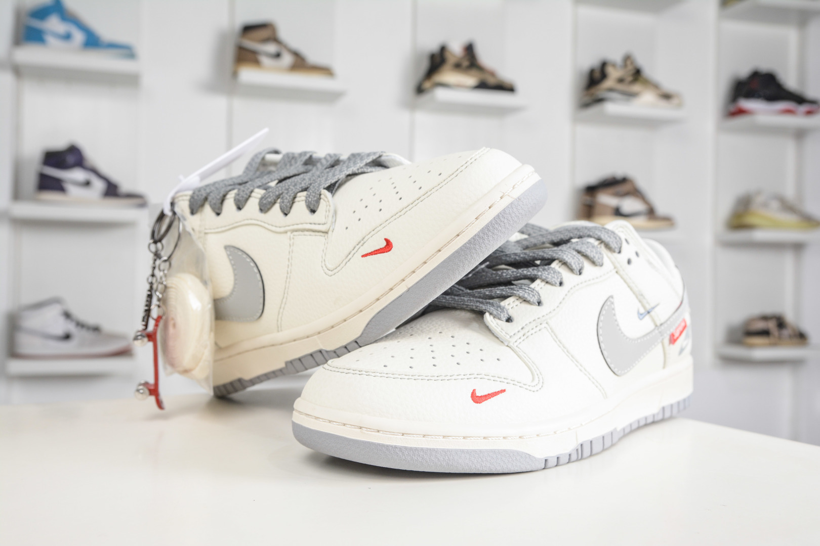 270 Nike SB Dunk Low x Superme SUP联名-白灰 HH7518-084-Chinese UA Cheap High Quatity Brand Clothes Bags handbags Sneakers wholesale wholesaler seller from China Factory suppliers Fashion Clothing Shoes best Quality Beautiful Price 270 Nike SB Dunk Low x Superme SUP联名-白灰 HH7518-084