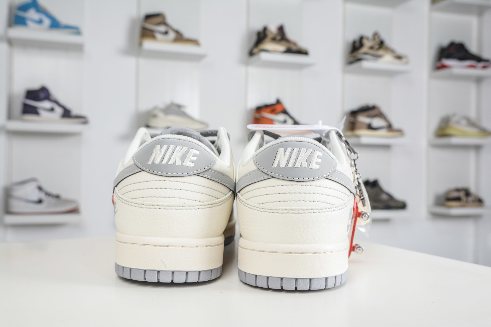 270 Nike SB Dunk Low x Superme SUP联名-白灰 HH7518-084-Chinese UA Cheap High Quatity Brand Clothes Bags handbags Sneakers wholesale wholesaler seller from China Factory suppliers Fashion Clothing Shoes best Quality Beautiful Price 270 Nike SB Dunk Low x Superme SUP联名-白灰 HH7518-084