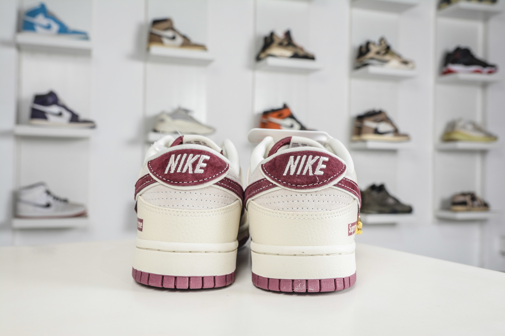 Nike SB Dunk Low x Superme SUP马年限定联名-米白酒红 DN3168-011-Top High Quatity Cheap Sneakers Fashion Clothing Clothes Bags handbags Shoes of all Brand wholesale With The best Quality And Beautiful Price from China Factory Chinese suppliers wholesaler seller Nike SB Dunk Low x Superme SUP马年限定联名-米白酒红 DN3168-011
