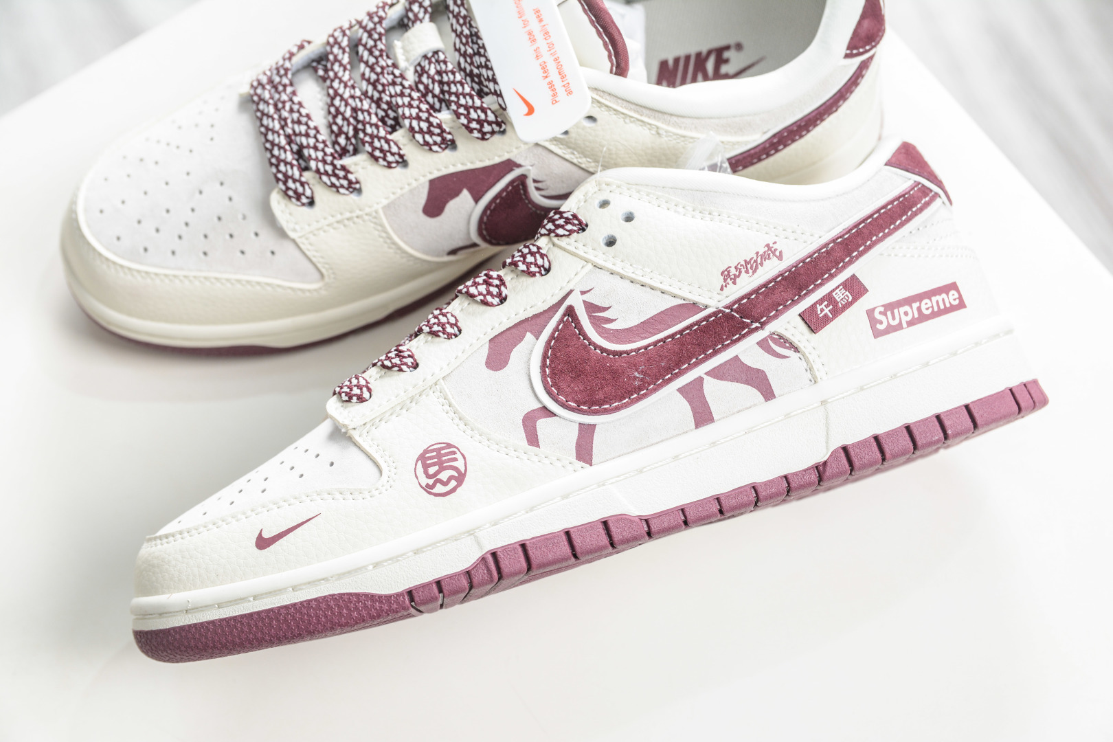 Nike SB Dunk Low x Superme SUP马年限定联名-米白酒红 DN3168-011-Top High Quatity Cheap Sneakers Fashion Clothing Clothes Bags handbags Shoes of all Brand wholesale With The best Quality And Beautiful Price from China Factory Chinese suppliers wholesaler seller Nike SB Dunk Low x Superme SUP马年限定联名-米白酒红 DN3168-011