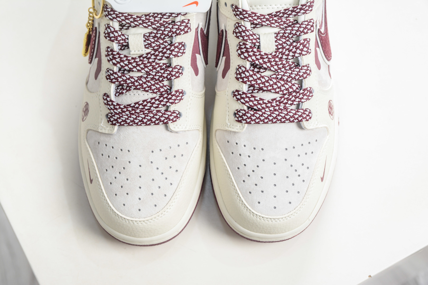 Nike SB Dunk Low x Superme SUP马年限定联名-米白酒红 DN3168-011-Top High Quatity Cheap Sneakers Fashion Clothing Clothes Bags handbags Shoes of all Brand wholesale With The best Quality And Beautiful Price from China Factory Chinese suppliers wholesaler seller Nike SB Dunk Low x Superme SUP马年限定联名-米白酒红 DN3168-011