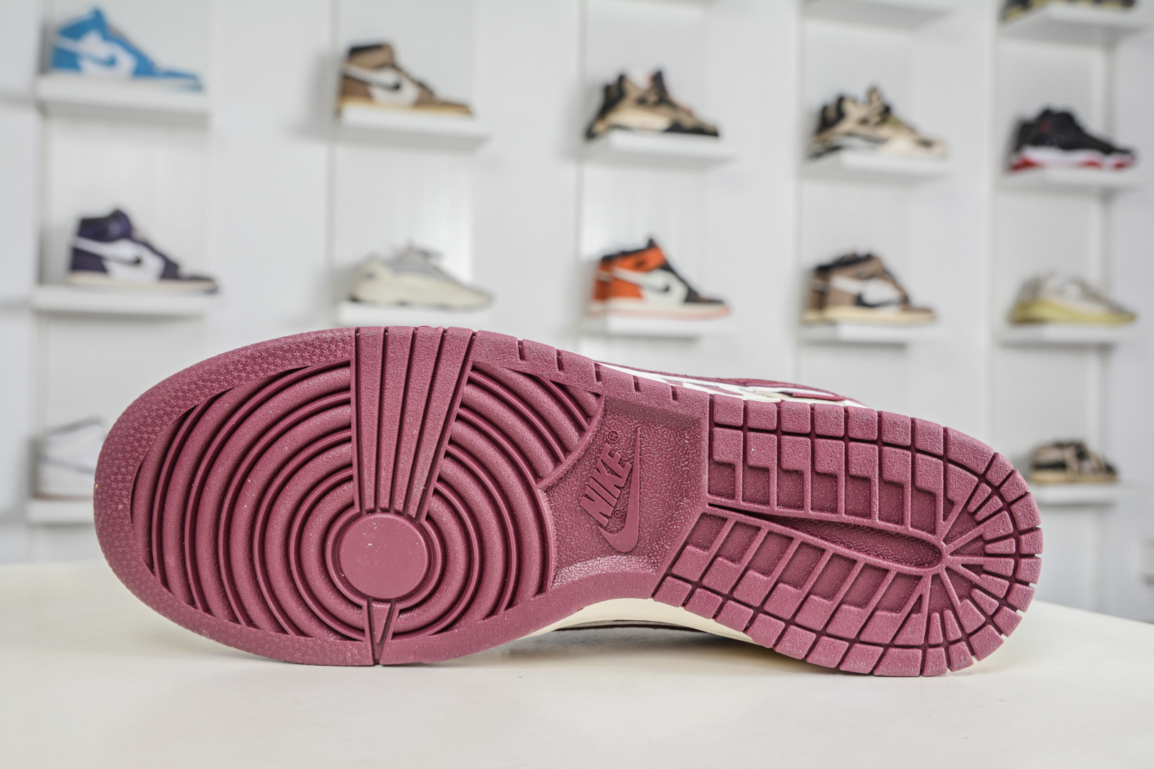 Nike SB Dunk Low x Superme SUP马年限定联名-米白酒红 DN3168-011-Top High Quatity Cheap Sneakers Fashion Clothing Clothes Bags handbags Shoes of all Brand wholesale With The best Quality And Beautiful Price from China Factory Chinese suppliers wholesaler seller Nike SB Dunk Low x Superme SUP马年限定联名-米白酒红 DN3168-011
