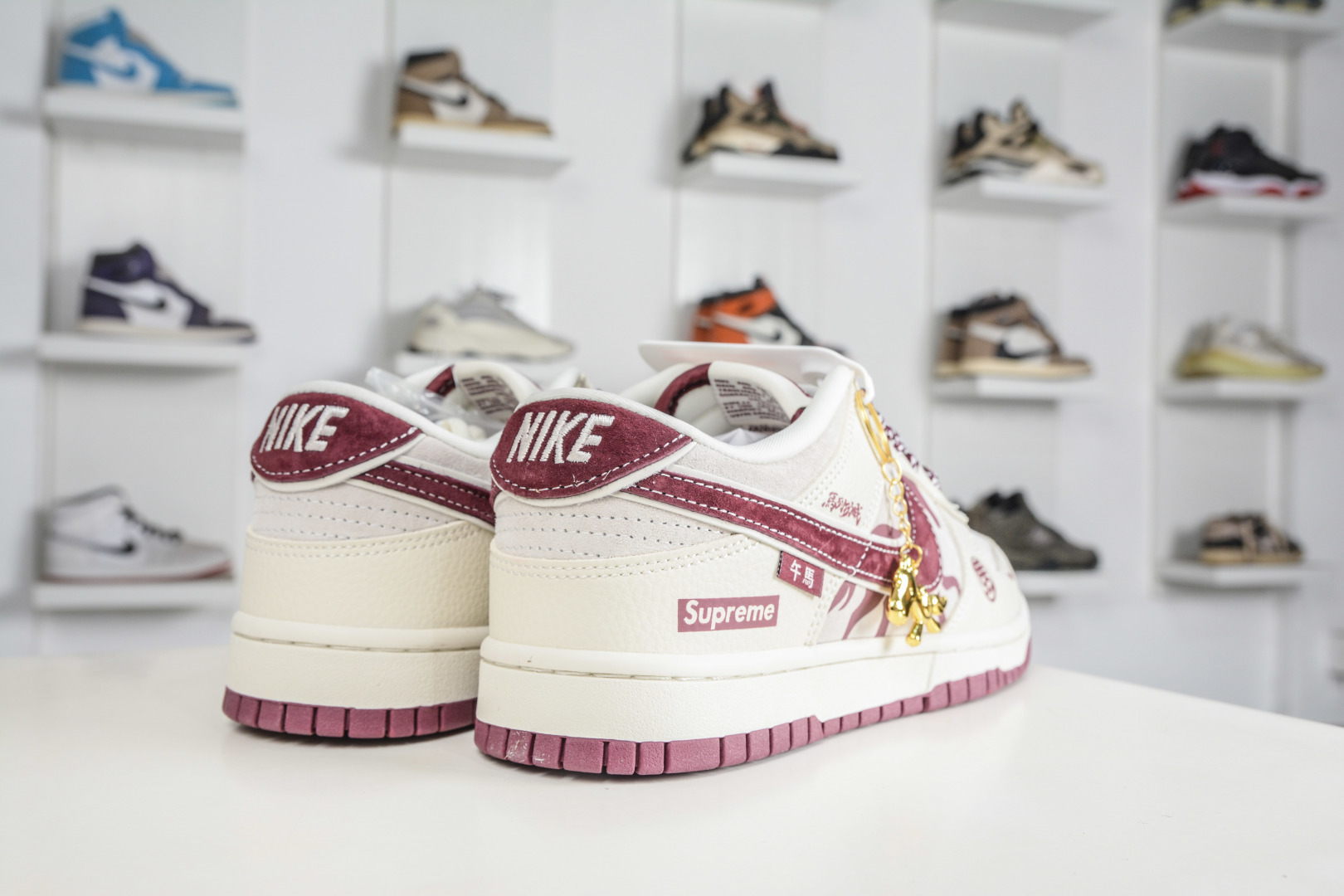 Nike SB Dunk Low x Superme SUP马年限定联名-米白酒红 DN3168-011-Top High Quatity Cheap Sneakers Fashion Clothing Clothes Bags handbags Shoes of all Brand wholesale With The best Quality And Beautiful Price from China Factory Chinese suppliers wholesaler seller Nike SB Dunk Low x Superme SUP马年限定联名-米白酒红 DN3168-011