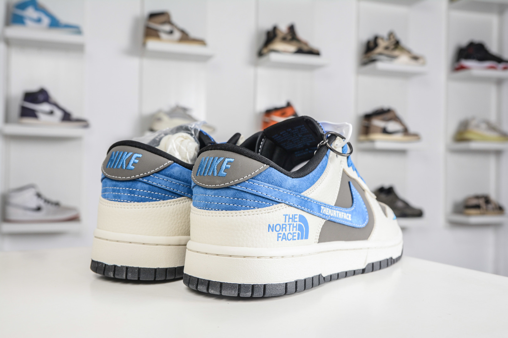 Nike SB Dunk Low x The North Face 北面联名-白灰蓝 TX1688-018-Top High Quatity Cheap Sneakers Fashion Clothing Clothes Bags handbags Shoes of all Brand wholesale With The best Quality And Beautiful Price from China Factory Chinese suppliers wholesaler seller Nike SB Dunk Low x The North Face 北面联名-白灰蓝 TX1688-018