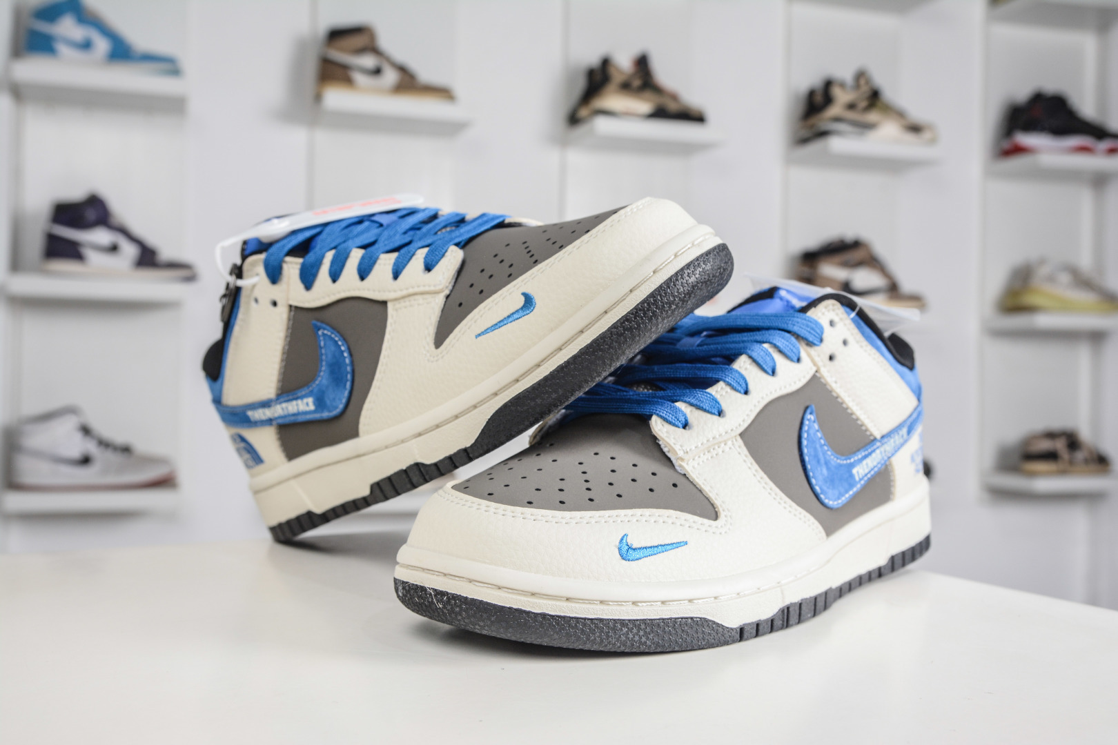 Nike SB Dunk Low x The North Face 北面联名-白灰蓝 TX1688-018-Top High Quatity Cheap Sneakers Fashion Clothing Clothes Bags handbags Shoes of all Brand wholesale With The best Quality And Beautiful Price from China Factory Chinese suppliers wholesaler seller Nike SB Dunk Low x The North Face 北面联名-白灰蓝 TX1688-018