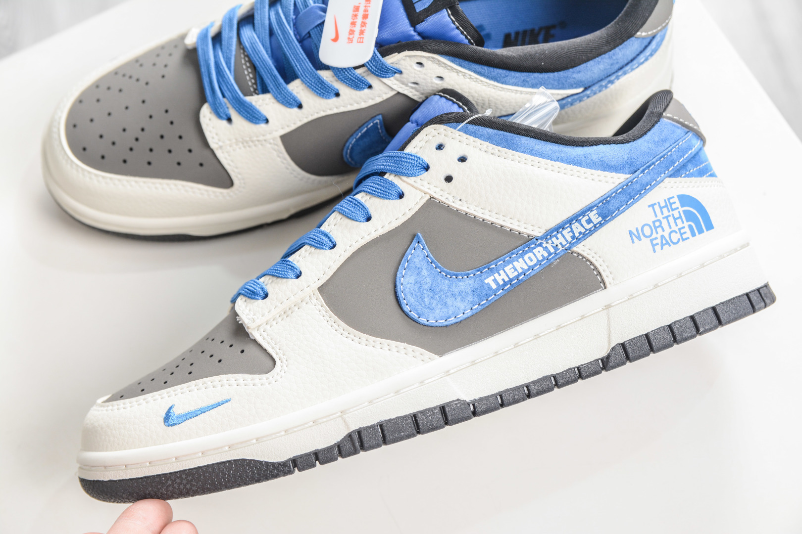 Nike SB Dunk Low x The North Face 北面联名-白灰蓝 TX1688-018-Top High Quatity Cheap Sneakers Fashion Clothing Clothes Bags handbags Shoes of all Brand wholesale With The best Quality And Beautiful Price from China Factory Chinese suppliers wholesaler seller Nike SB Dunk Low x The North Face 北面联名-白灰蓝 TX1688-018