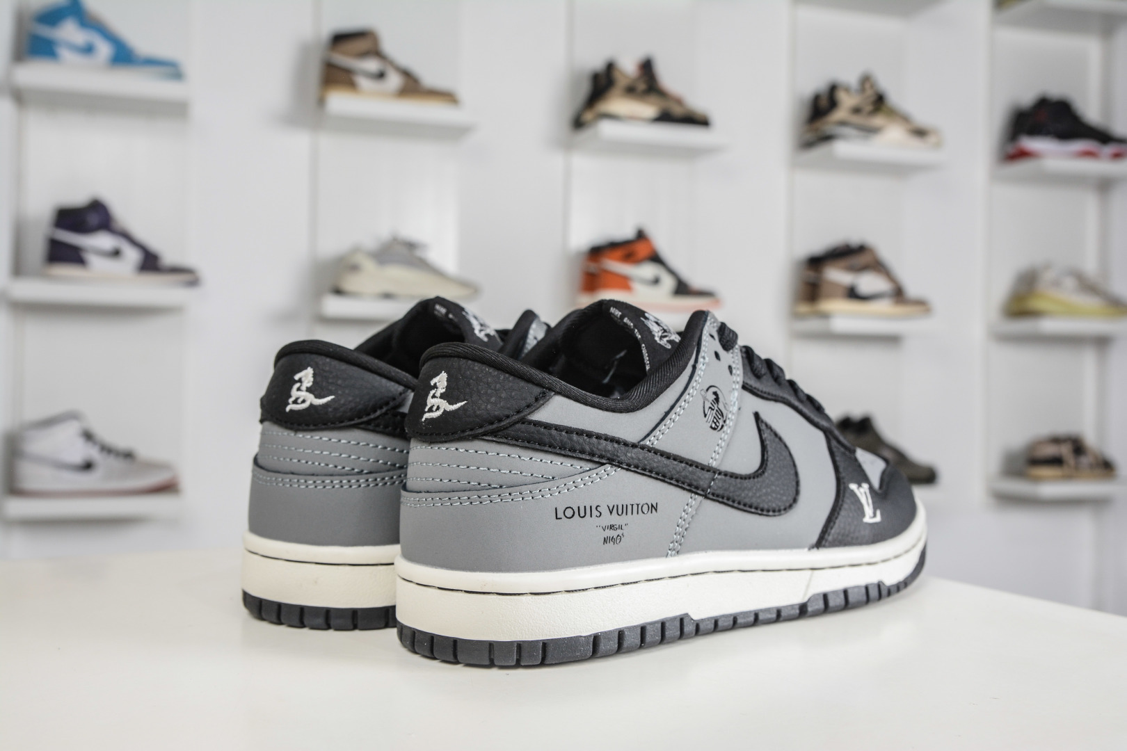 270 Nike SB Dunk Low x Louis Vuitton LV马年限定联名-黑灰 NH0601-481-Chinese UA Cheap High Quatity Brand Clothes Bags handbags Sneakers wholesale wholesaler seller from China Factory suppliers Fashion Clothing Shoes best Quality Beautiful Price 270 Nike SB Dunk Low x Louis Vuitton LV马年限定联名-黑灰 NH0601-481