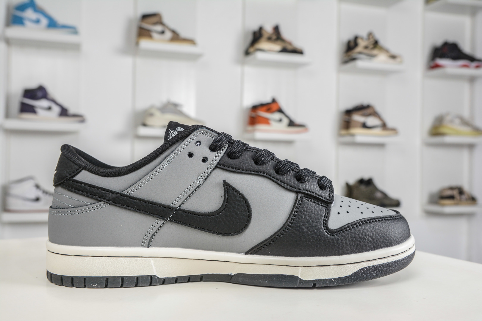 270 Nike SB Dunk Low x Louis Vuitton LV马年限定联名-黑灰 NH0601-481-Chinese UA Cheap High Quatity Brand Clothes Bags handbags Sneakers wholesale wholesaler seller from China Factory suppliers Fashion Clothing Shoes best Quality Beautiful Price 270 Nike SB Dunk Low x Louis Vuitton LV马年限定联名-黑灰 NH0601-481
