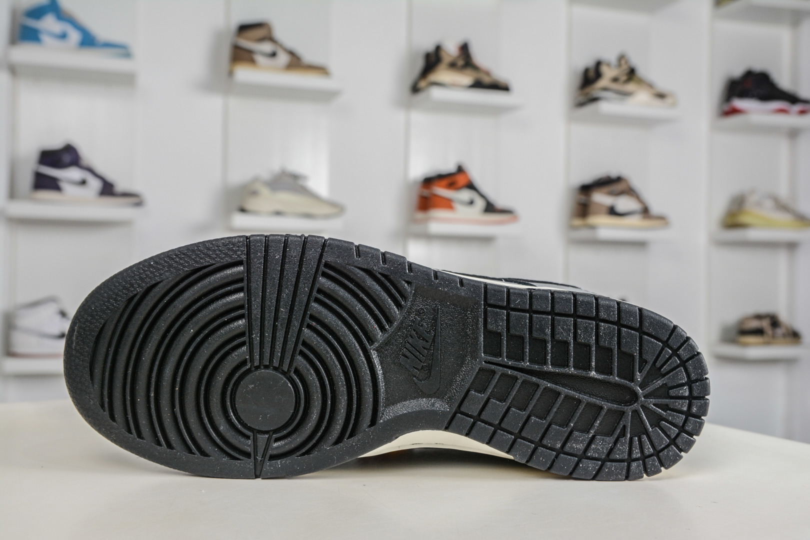 270 Nike SB Dunk Low x Louis Vuitton LV马年限定联名-黑灰 NH0601-481-Chinese UA Cheap High Quatity Brand Clothes Bags handbags Sneakers wholesale wholesaler seller from China Factory suppliers Fashion Clothing Shoes best Quality Beautiful Price 270 Nike SB Dunk Low x Louis Vuitton LV马年限定联名-黑灰 NH0601-481