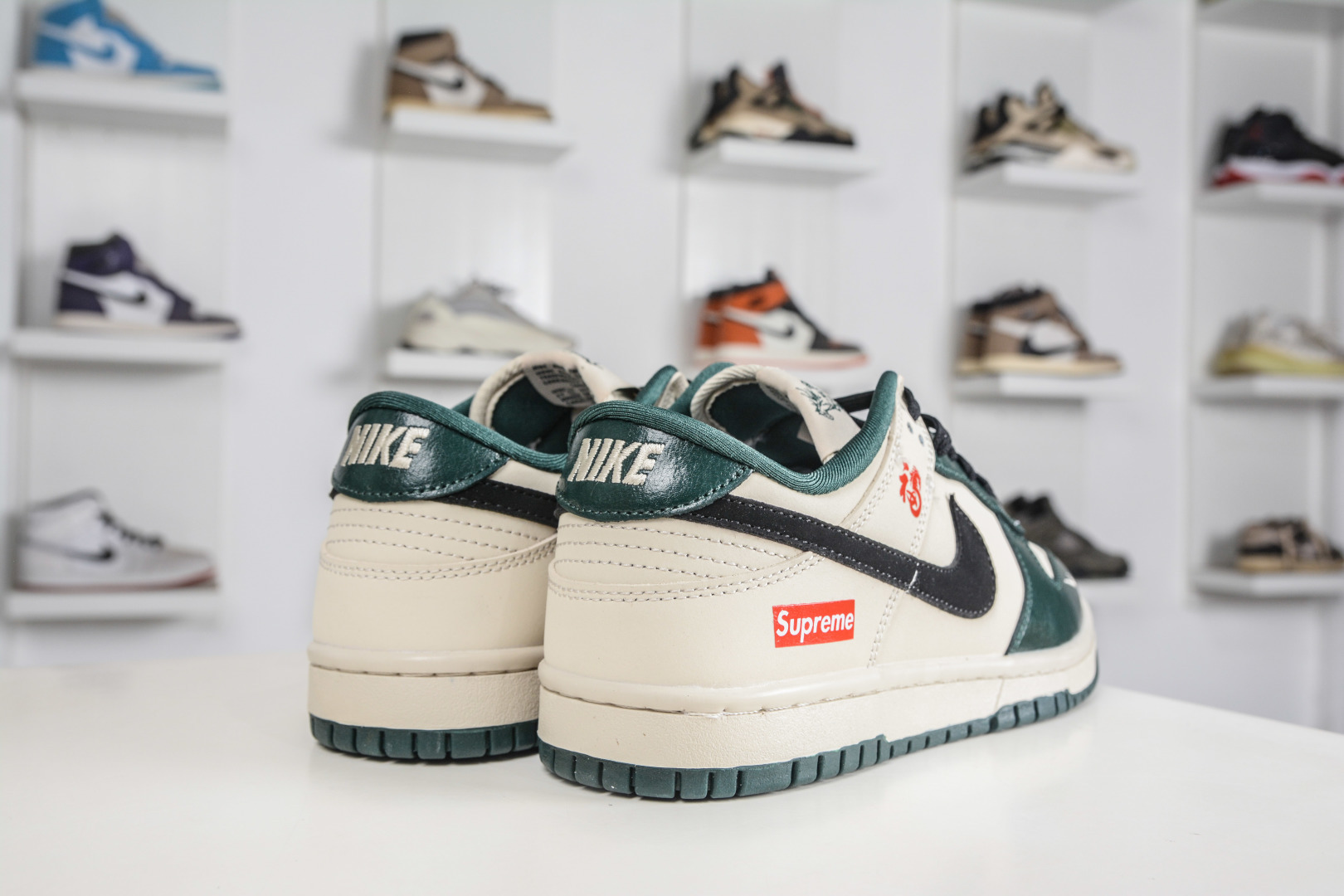 Nike SB Dunk Low x Superme SUP马年限定联名-苔绿奶杏 NH0601-483-Top High Quatity Cheap Sneakers Fashion Clothing Clothes Bags handbags Shoes of all Brand wholesale With The best Quality And Beautiful Price from China Factory Chinese suppliers wholesaler seller Nike SB Dunk Low x Superme SUP马年限定联名-苔绿奶杏 NH0601-483