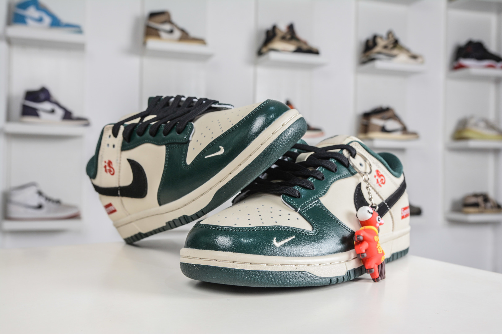 Nike SB Dunk Low x Superme SUP马年限定联名-苔绿奶杏 NH0601-483-Top High Quatity Cheap Sneakers Fashion Clothing Clothes Bags handbags Shoes of all Brand wholesale With The best Quality And Beautiful Price from China Factory Chinese suppliers wholesaler seller Nike SB Dunk Low x Superme SUP马年限定联名-苔绿奶杏 NH0601-483