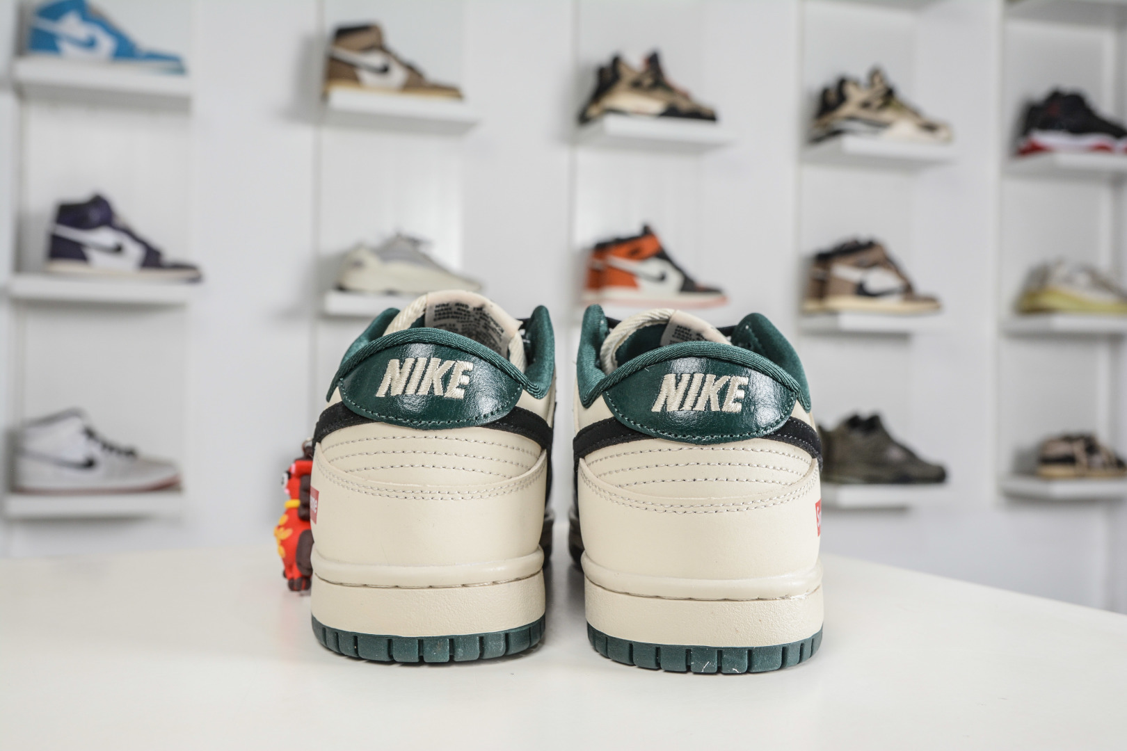 Nike SB Dunk Low x Superme SUP马年限定联名-苔绿奶杏 NH0601-483-Top High Quatity Cheap Sneakers Fashion Clothing Clothes Bags handbags Shoes of all Brand wholesale With The best Quality And Beautiful Price from China Factory Chinese suppliers wholesaler seller Nike SB Dunk Low x Superme SUP马年限定联名-苔绿奶杏 NH0601-483