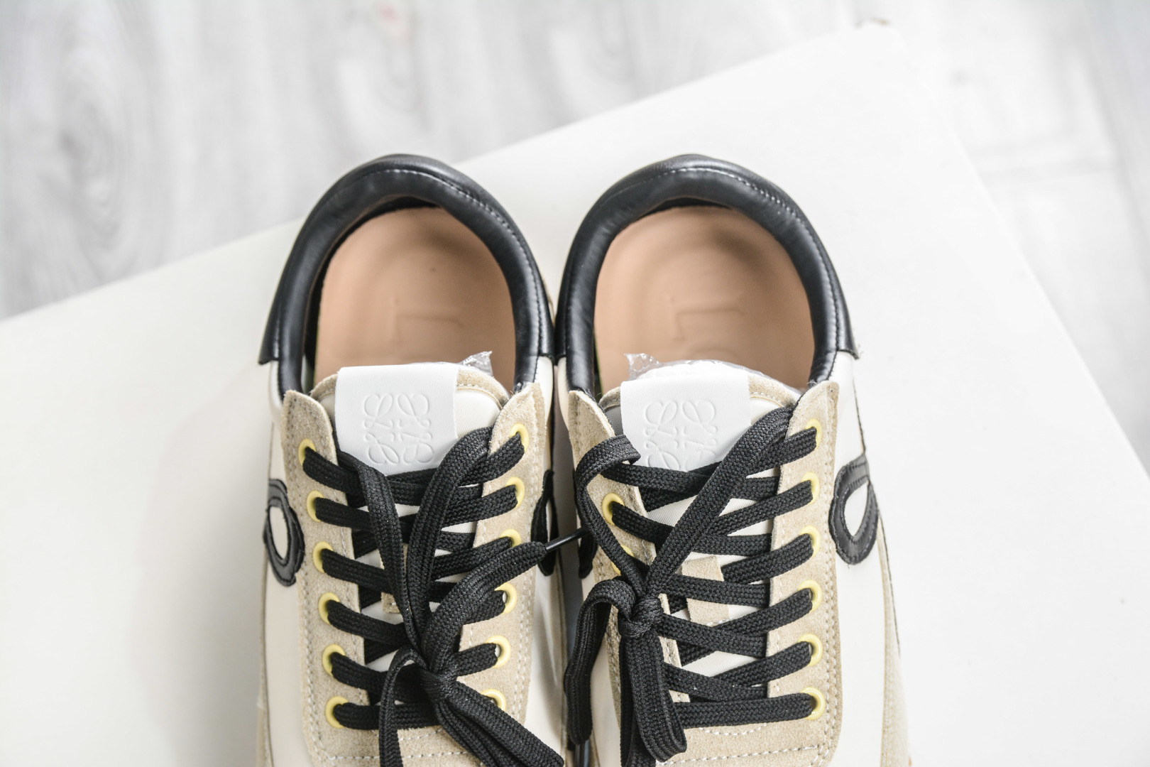 Loewe罗意威 Flow Runner 复古薄底芭舒适百搭运动休闲鞋-Top High Quatity Cheap Sneakers Fashion Clothing Clothes Bags handbags Shoes of all Brand wholesale With The best Quality And Beautiful Price from China Factory Chinese suppliers wholesaler seller Loewe罗意威 Flow Runner 复古薄底芭舒适百搭运动休闲鞋