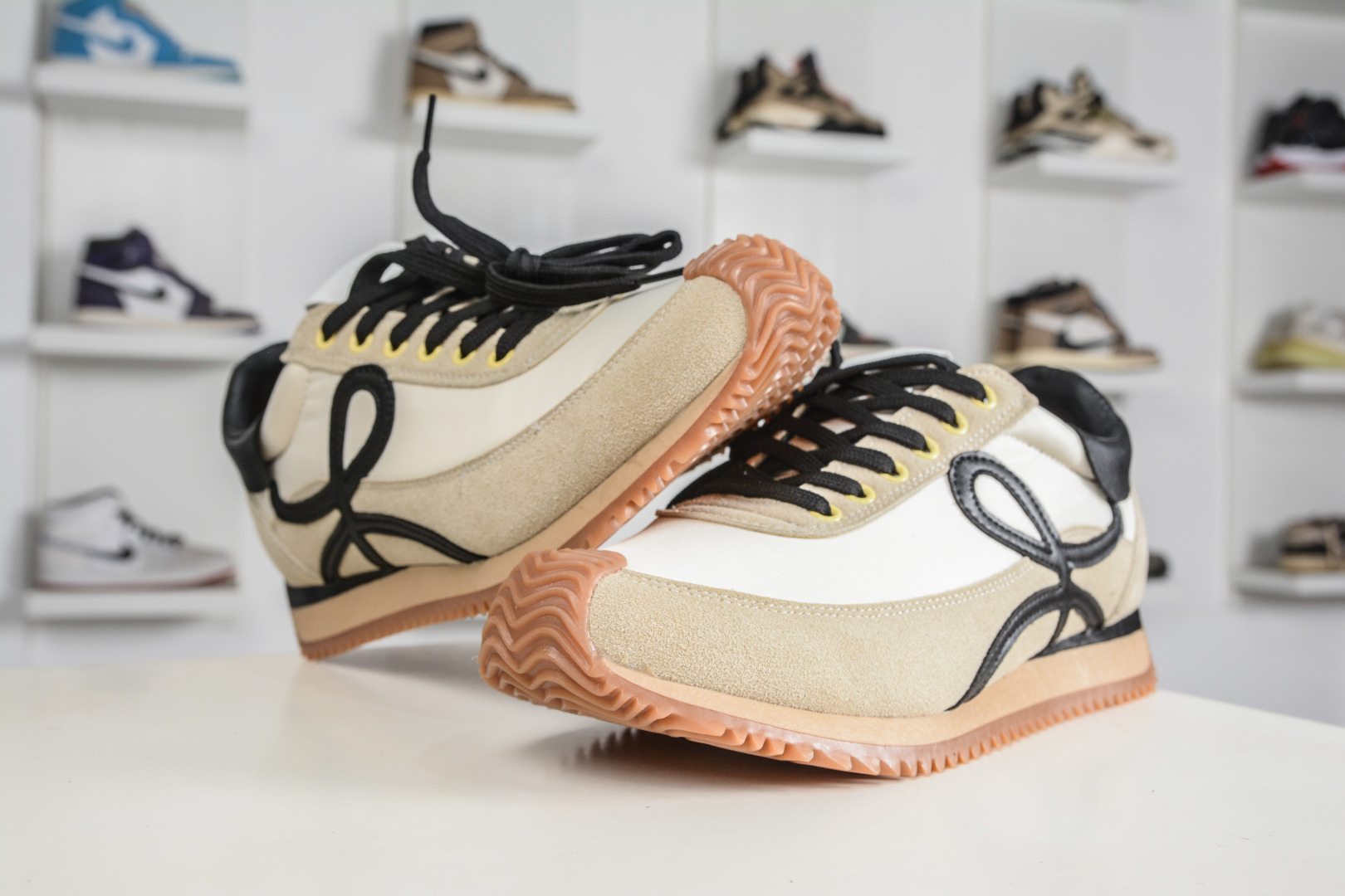 Loewe罗意威 Flow Runner 复古薄底芭舒适百搭运动休闲鞋-Top High Quatity Cheap Sneakers Fashion Clothing Clothes Bags handbags Shoes of all Brand wholesale With The best Quality And Beautiful Price from China Factory Chinese suppliers wholesaler seller Loewe罗意威 Flow Runner 复古薄底芭舒适百搭运动休闲鞋