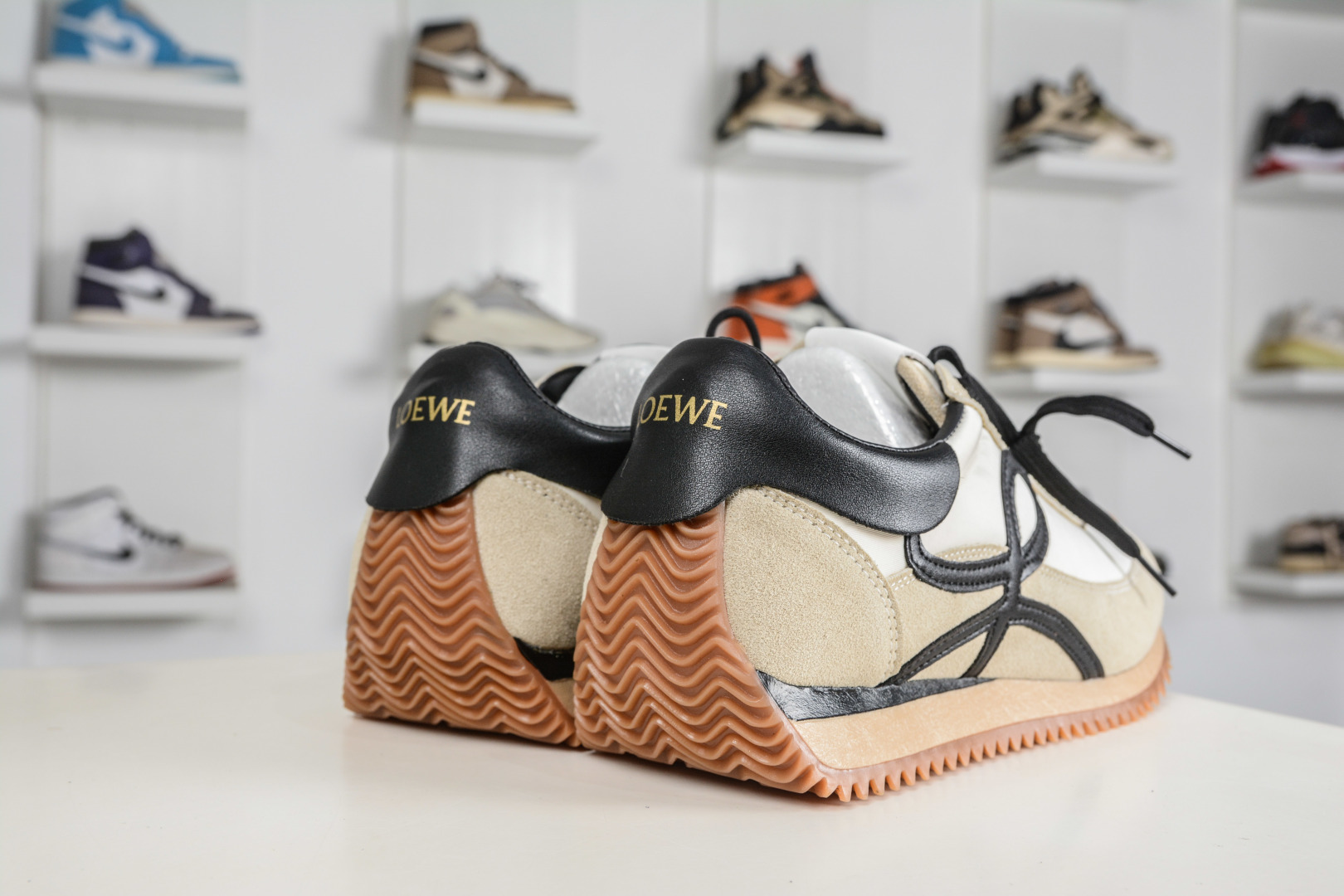 Loewe罗意威 Flow Runner 复古薄底芭舒适百搭运动休闲鞋-Top High Quatity Cheap Sneakers Fashion Clothing Clothes Bags handbags Shoes of all Brand wholesale With The best Quality And Beautiful Price from China Factory Chinese suppliers wholesaler seller Loewe罗意威 Flow Runner 复古薄底芭舒适百搭运动休闲鞋