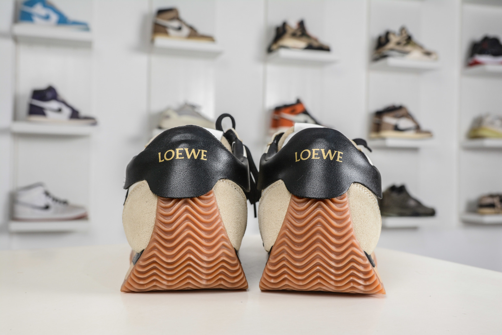 Loewe罗意威 Flow Runner 复古薄底芭舒适百搭运动休闲鞋-Top High Quatity Cheap Sneakers Fashion Clothing Clothes Bags handbags Shoes of all Brand wholesale With The best Quality And Beautiful Price from China Factory Chinese suppliers wholesaler seller Loewe罗意威 Flow Runner 复古薄底芭舒适百搭运动休闲鞋