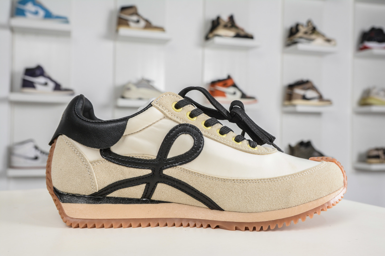 Loewe罗意威 Flow Runner 复古薄底芭舒适百搭运动休闲鞋-Top High Quatity Cheap Sneakers Fashion Clothing Clothes Bags handbags Shoes of all Brand wholesale With The best Quality And Beautiful Price from China Factory Chinese suppliers wholesaler seller Loewe罗意威 Flow Runner 复古薄底芭舒适百搭运动休闲鞋
