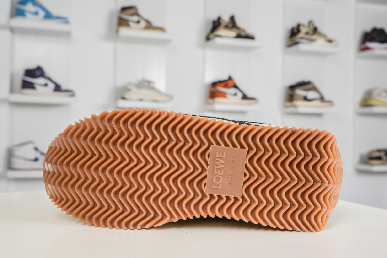 Loewe罗意威 Flow Runner 复古薄底芭舒适百搭运动休闲鞋-Top High Quatity Cheap Sneakers Fashion Clothing Clothes Bags handbags Shoes of all Brand wholesale With The best Quality And Beautiful Price from China Factory Chinese suppliers wholesaler seller Loewe罗意威 Flow Runner 复古薄底芭舒适百搭运动休闲鞋