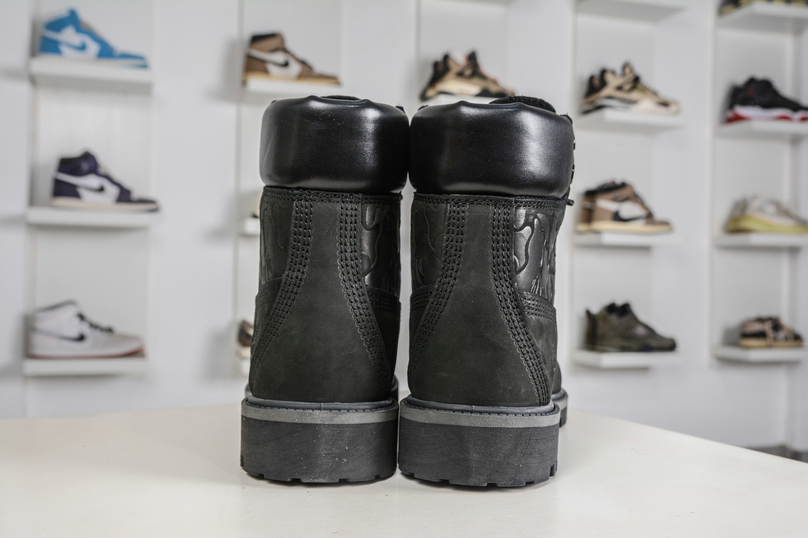 Timberland/天伯伦 添柏岚/经典大黄靴 高帮/ 黑色 TB 010061 713-Top High Quatity Cheap Sneakers Fashion Clothing Clothes Bags handbags Shoes of all Brand wholesale With The best Quality And Beautiful Price from China Factory Chinese suppliers wholesaler seller Timberland/天伯伦 添柏岚/经典大黄靴 高帮/ 黑色 TB 010061 713