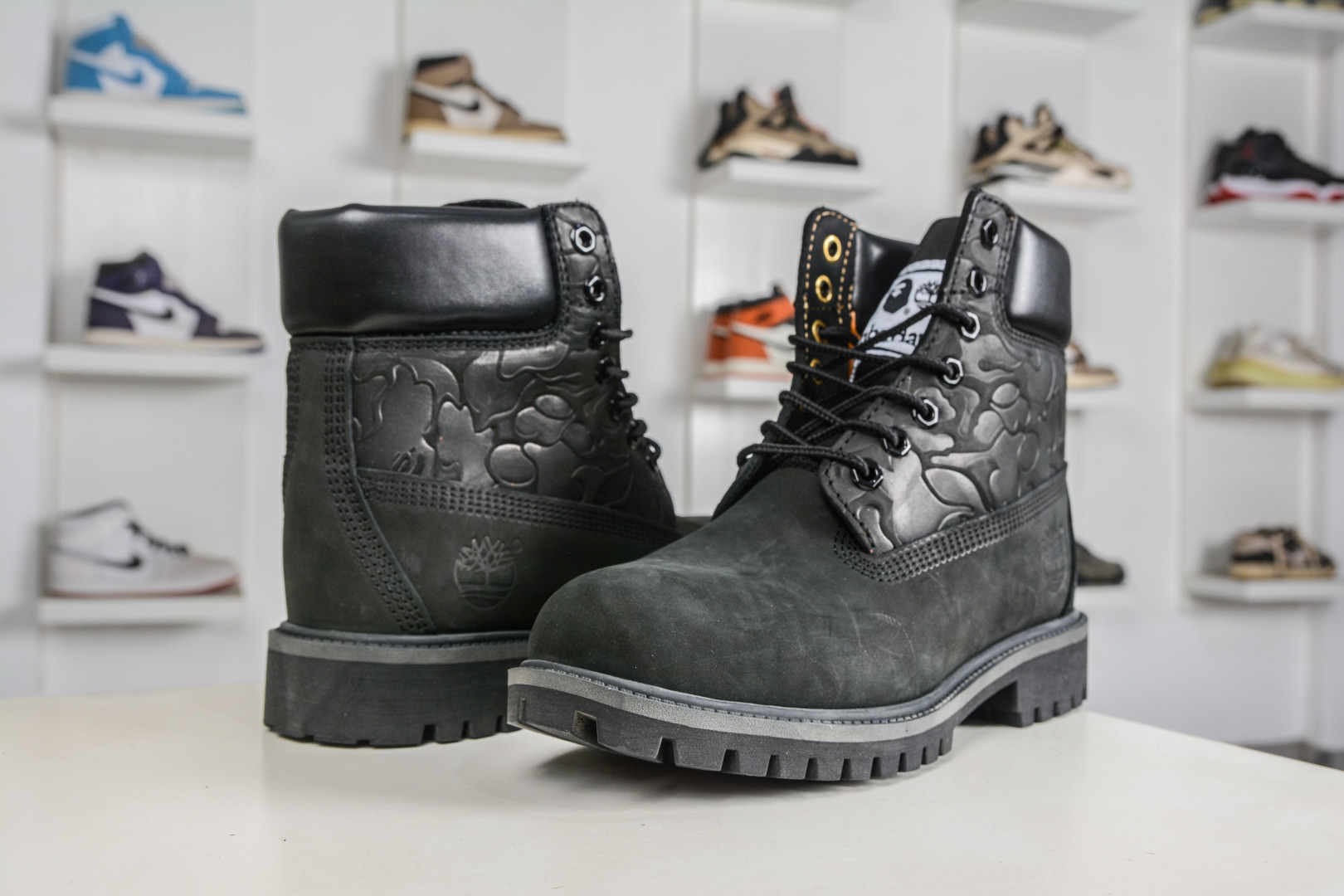 Timberland/天伯伦 添柏岚/经典大黄靴 高帮/ 黑色 TB 010061 713-Top High Quatity Cheap Sneakers Fashion Clothing Clothes Bags handbags Shoes of all Brand wholesale With The best Quality And Beautiful Price from China Factory Chinese suppliers wholesaler seller Timberland/天伯伦 添柏岚/经典大黄靴 高帮/ 黑色 TB 010061 713