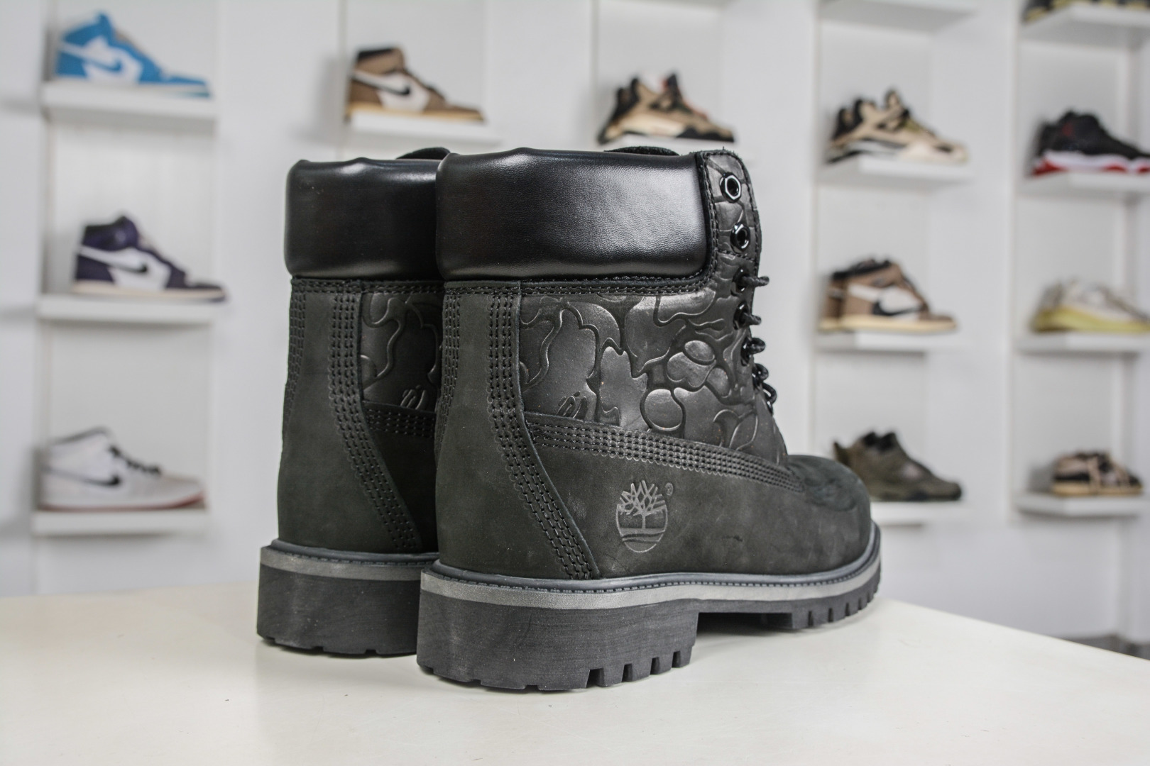 Timberland/天伯伦 添柏岚/经典大黄靴 高帮/ 黑色 TB 010061 713-Top High Quatity Cheap Sneakers Fashion Clothing Clothes Bags handbags Shoes of all Brand wholesale With The best Quality And Beautiful Price from China Factory Chinese suppliers wholesaler seller Timberland/天伯伦 添柏岚/经典大黄靴 高帮/ 黑色 TB 010061 713