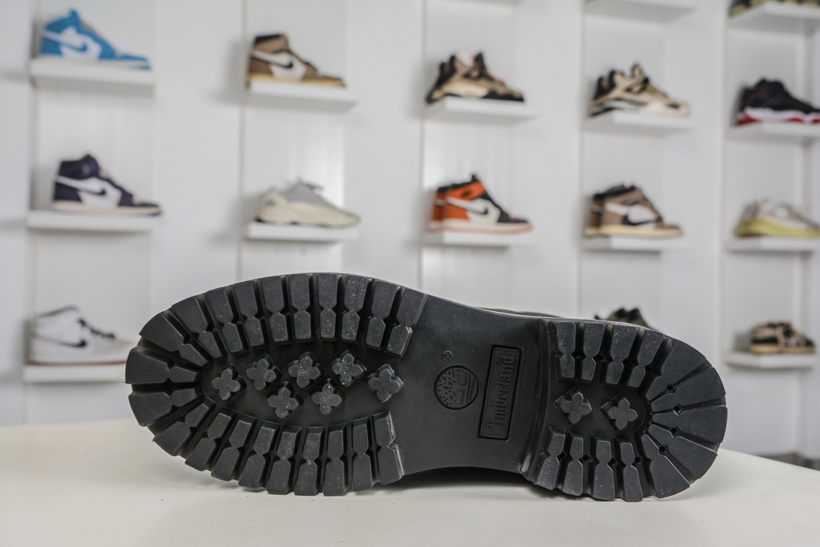 Timberland/天伯伦 添柏岚/经典大黄靴 高帮/ 黑色 TB 010061 713-Top High Quatity Cheap Sneakers Fashion Clothing Clothes Bags handbags Shoes of all Brand wholesale With The best Quality And Beautiful Price from China Factory Chinese suppliers wholesaler seller Timberland/天伯伦 添柏岚/经典大黄靴 高帮/ 黑色 TB 010061 713
