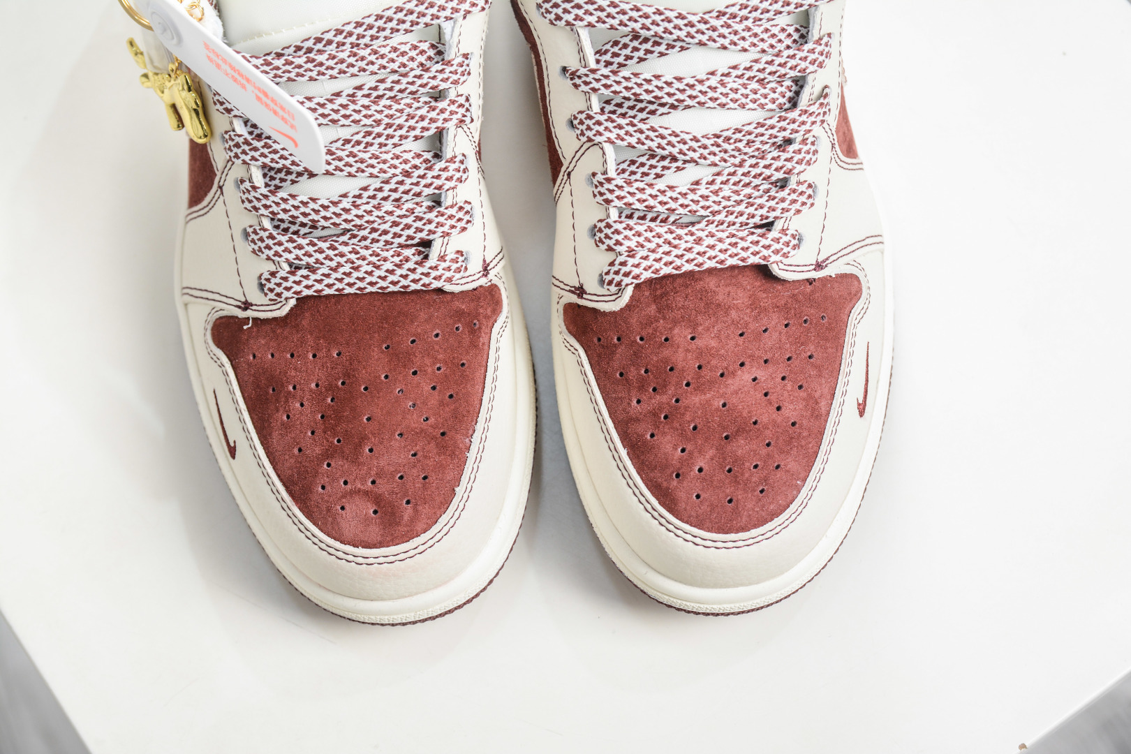 Air Jordan 1 Retro Low x The North Face 北面马年限定联名- 鎏金马纹 QL1988-005-Top High Quatity Cheap Sneakers Fashion Clothing Clothes Bags handbags Shoes of all Brand wholesale With The best Quality And Beautiful Price from China Factory Chinese suppliers wholesaler seller Air Jordan 1 Retro Low x The North Face 北面马年限定联名- 鎏金马纹 QL1988-005