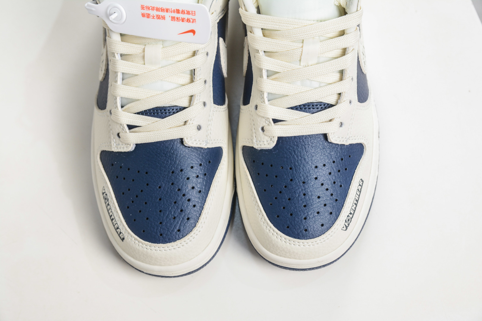 Nike SB Dunk Low x BE@RBRICK 暴力熊联名-白藏蓝 TX1688-012-Top High Quatity Cheap Sneakers Fashion Clothing Clothes Bags handbags Shoes of all Brand wholesale With The best Quality And Beautiful Price from China Factory Chinese suppliers wholesaler seller Nike SB Dunk Low x BE@RBRICK 暴力熊联名-白藏蓝 TX1688-012