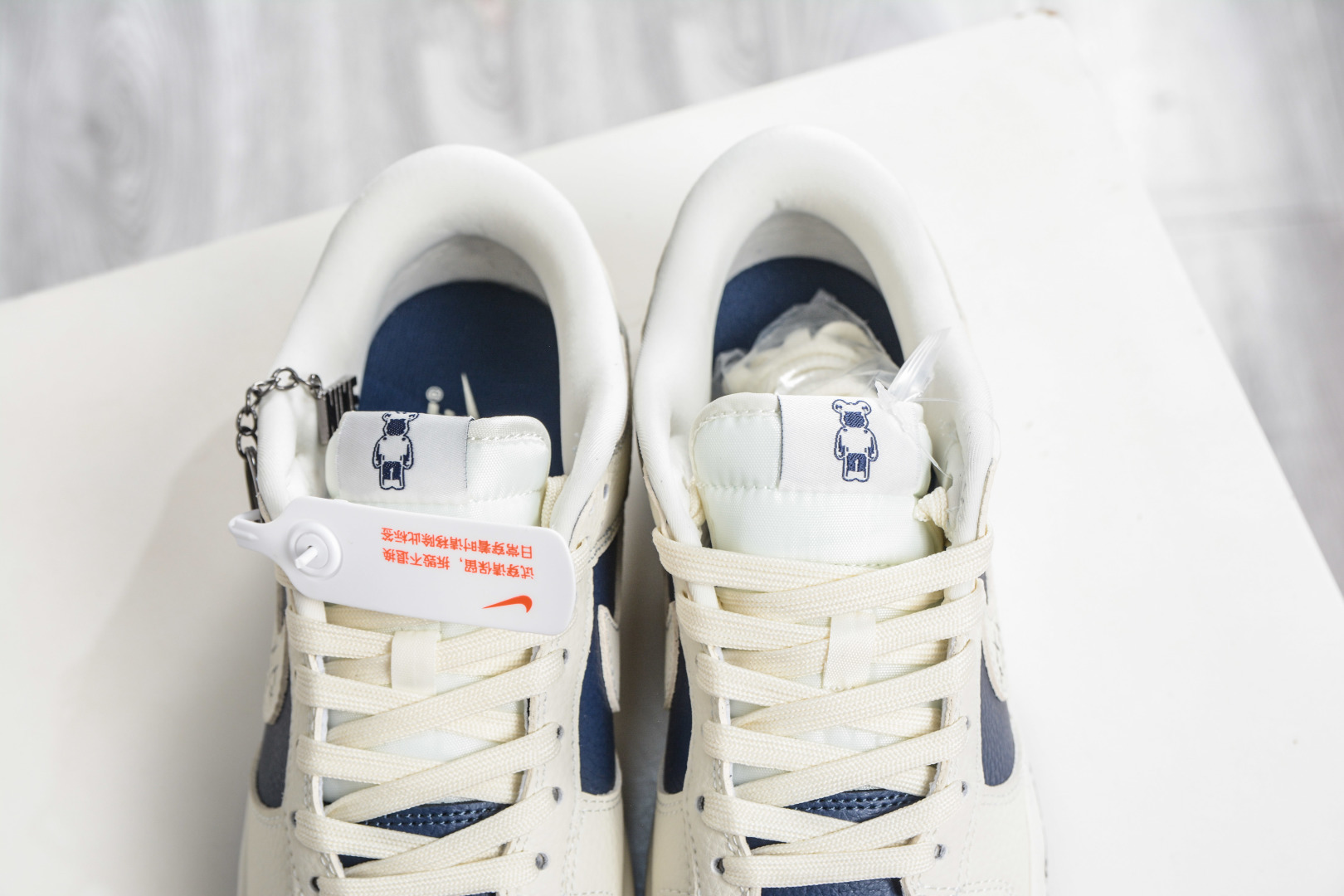 Nike SB Dunk Low x BE@RBRICK 暴力熊联名-白藏蓝 TX1688-012-Top High Quatity Cheap Sneakers Fashion Clothing Clothes Bags handbags Shoes of all Brand wholesale With The best Quality And Beautiful Price from China Factory Chinese suppliers wholesaler seller Nike SB Dunk Low x BE@RBRICK 暴力熊联名-白藏蓝 TX1688-012