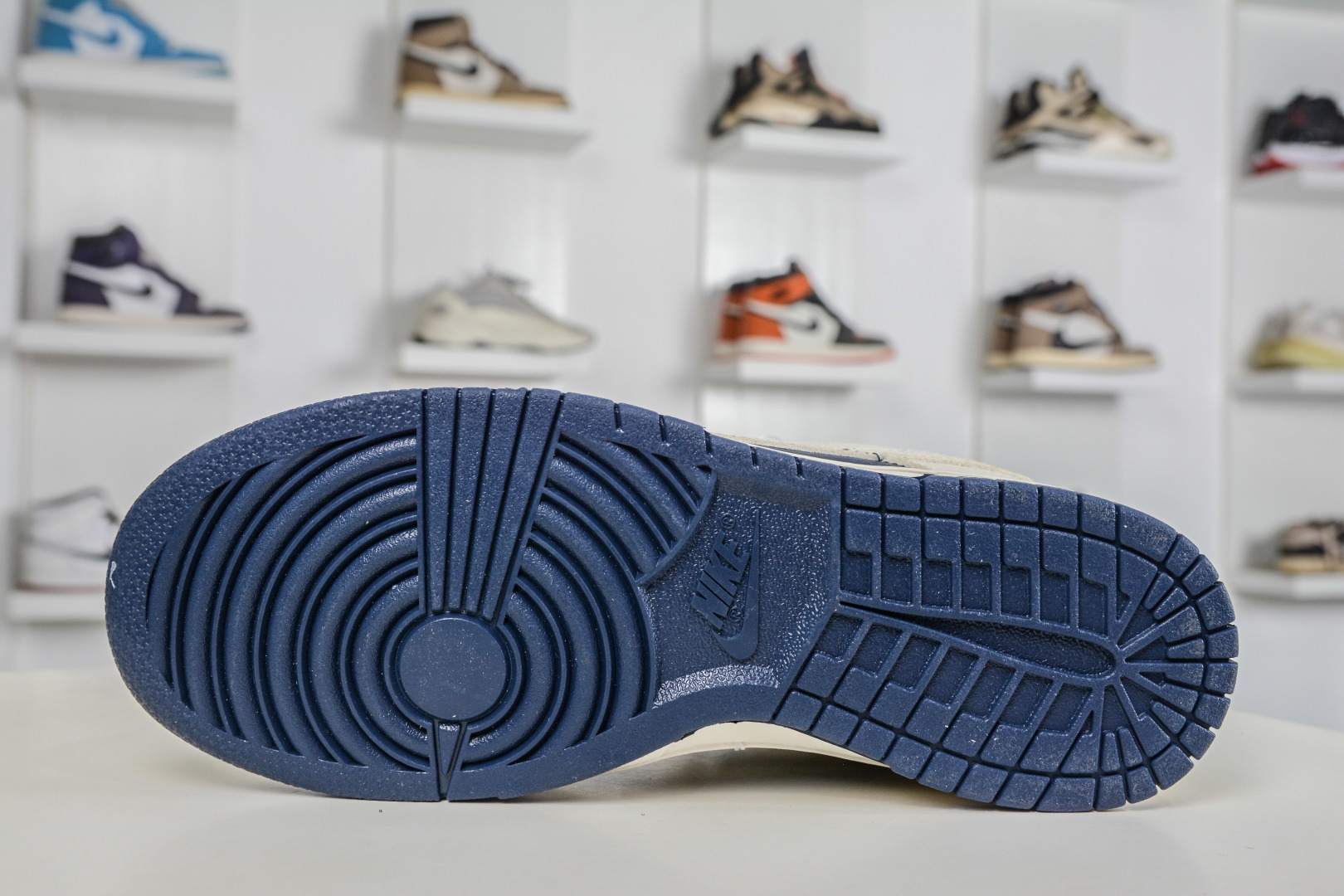 Nike SB Dunk Low x BE@RBRICK 暴力熊联名-白藏蓝 TX1688-012-Top High Quatity Cheap Sneakers Fashion Clothing Clothes Bags handbags Shoes of all Brand wholesale With The best Quality And Beautiful Price from China Factory Chinese suppliers wholesaler seller Nike SB Dunk Low x BE@RBRICK 暴力熊联名-白藏蓝 TX1688-012