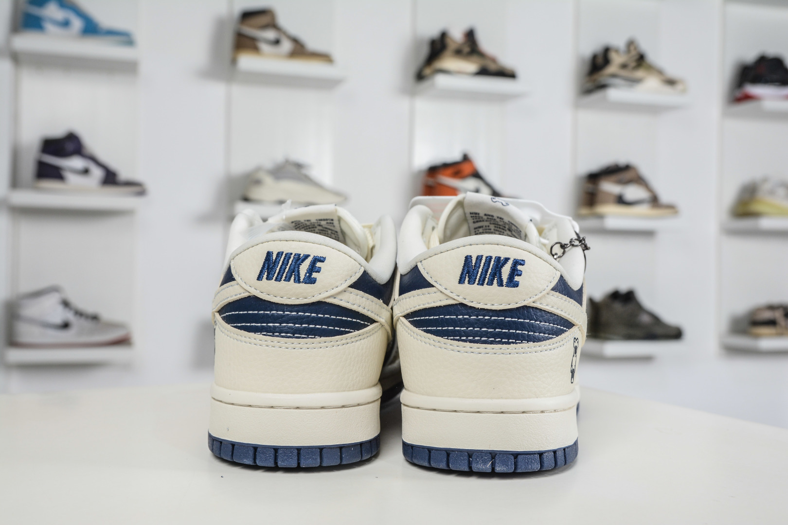 Nike SB Dunk Low x BE@RBRICK 暴力熊联名-白藏蓝 TX1688-012-Top High Quatity Cheap Sneakers Fashion Clothing Clothes Bags handbags Shoes of all Brand wholesale With The best Quality And Beautiful Price from China Factory Chinese suppliers wholesaler seller Nike SB Dunk Low x BE@RBRICK 暴力熊联名-白藏蓝 TX1688-012
