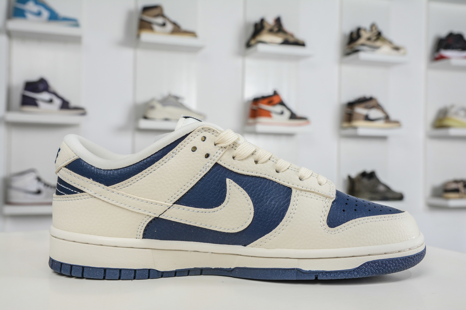Nike SB Dunk Low x BE@RBRICK 暴力熊联名-白藏蓝 TX1688-012-Top High Quatity Cheap Sneakers Fashion Clothing Clothes Bags handbags Shoes of all Brand wholesale With The best Quality And Beautiful Price from China Factory Chinese suppliers wholesaler seller Nike SB Dunk Low x BE@RBRICK 暴力熊联名-白藏蓝 TX1688-012