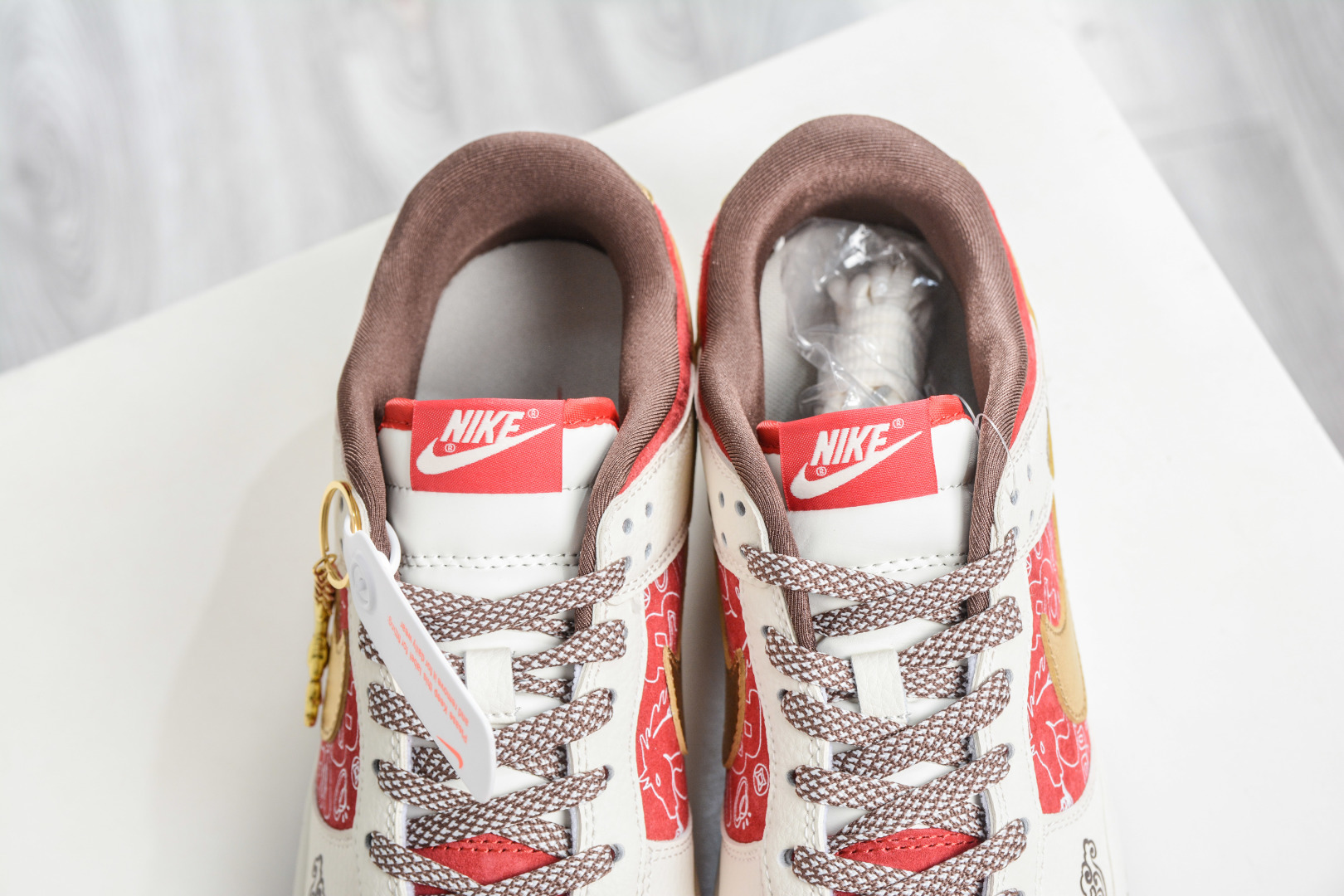 Nike SB Dunk Low 马年限定-米白酒红金钩 DN3168-025