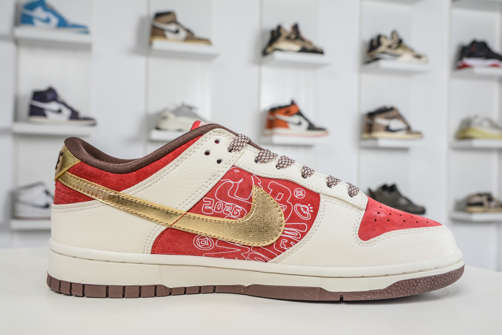 Nike SB Dunk Low 马年限定-米白酒红金钩 DN3168-025
