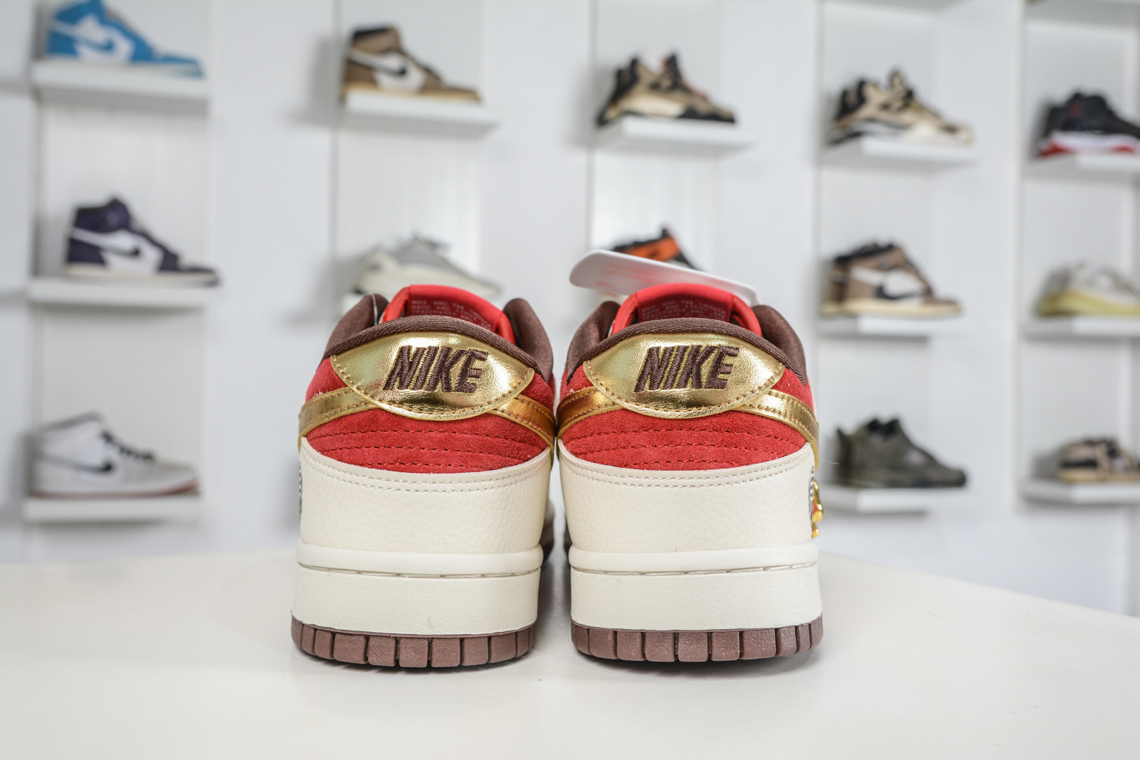 Nike SB Dunk Low 马年限定-米白酒红金钩 DN3168-025