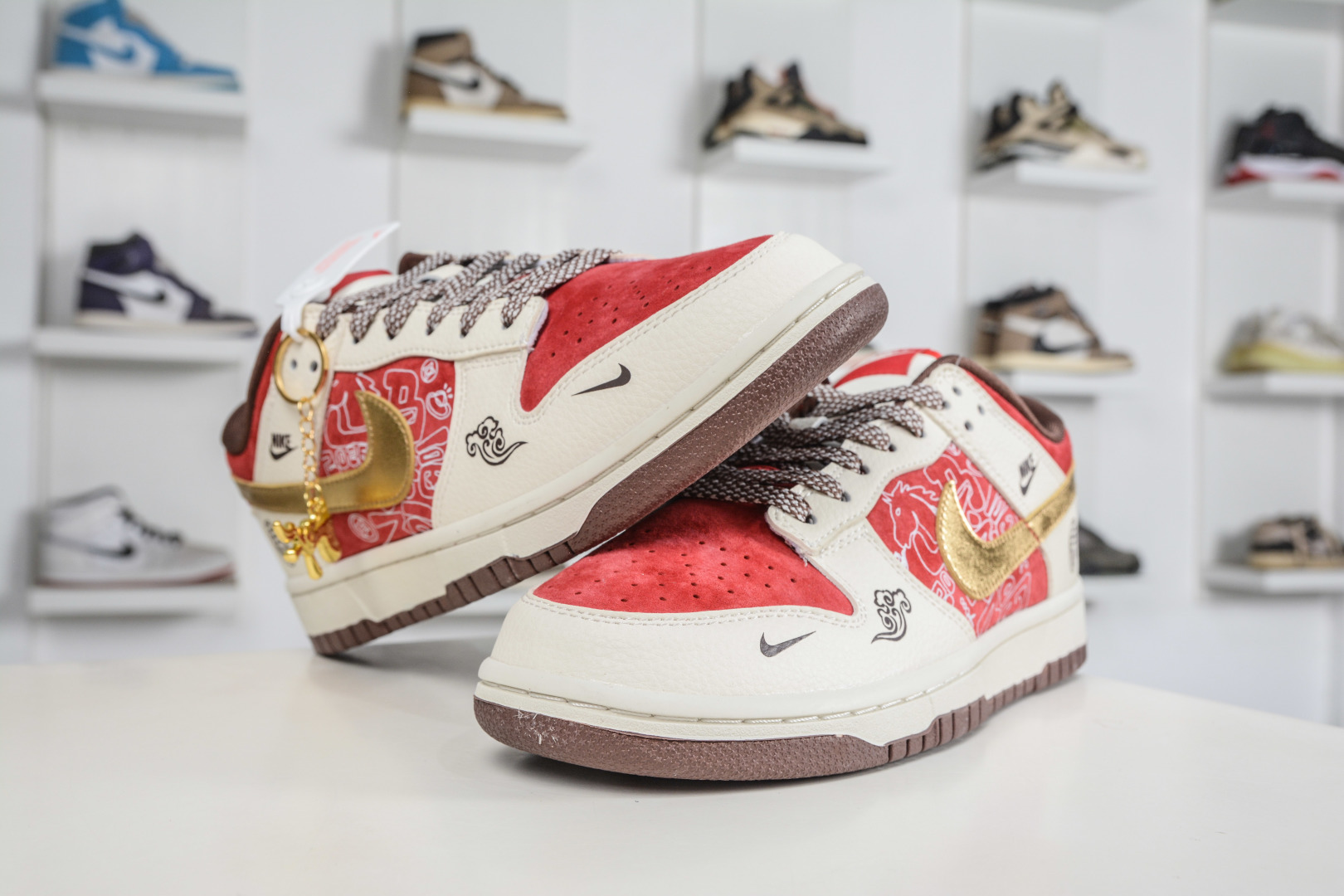 Nike SB Dunk Low 马年限定-米白酒红金钩 DN3168-025