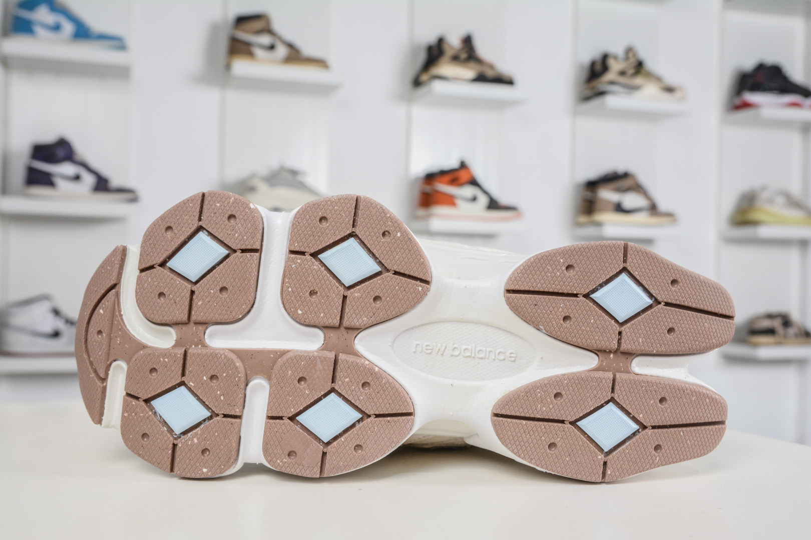 T版 新百伦New Balance NB9060 麂皮灰色 U9060AUA-Top High Quatity Cheap Sneakers Fashion Clothing Clothes Bags handbags Shoes of all Brand wholesale With The best Quality And Beautiful Price from China Factory Chinese suppliers wholesaler seller T版 新百伦New Balance NB9060 麂皮灰色 U9060AUA