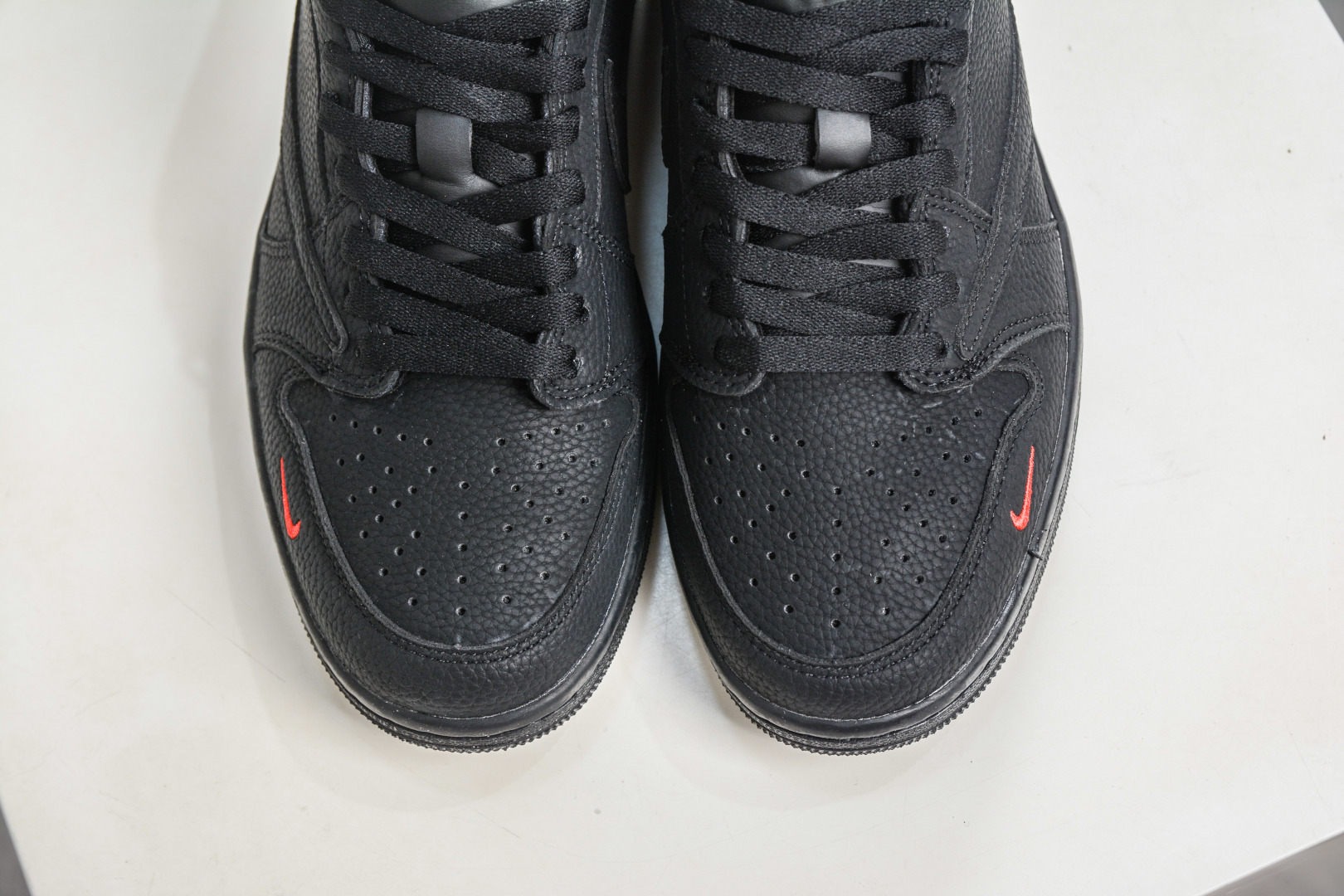 TS x Nike Air Jordan 1 Low 马年限定 黑红 YF9511-502-Top High Quatity Cheap Sneakers Fashion Clothing Clothes Bags handbags Shoes of all Brand wholesale With The best Quality And Beautiful Price from China Factory Chinese suppliers wholesaler seller TS x Nike Air Jordan 1 Low 马年限定 黑红 YF9511-502