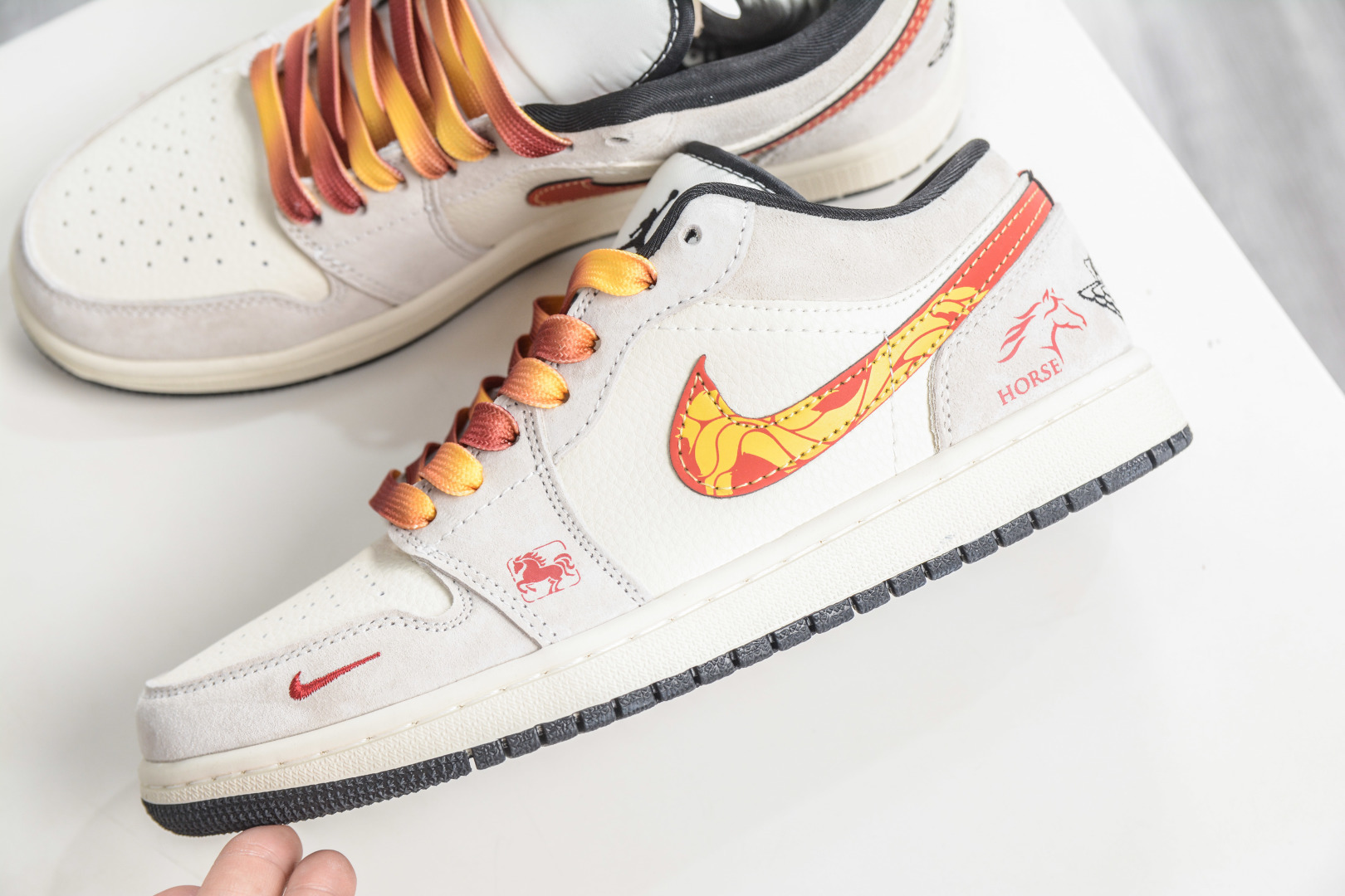 Air Jordan 1 Retro Low 马年限定联名- 一马当先 定制配色 LR8888-020-Top High Quatity Cheap Sneakers Fashion Clothing Clothes Bags handbags Shoes of all Brand wholesale With The best Quality And Beautiful Price from China Factory Chinese suppliers wholesaler seller Air Jordan 1 Retro Low 马年限定联名- 一马当先 定制配色 LR8888-020