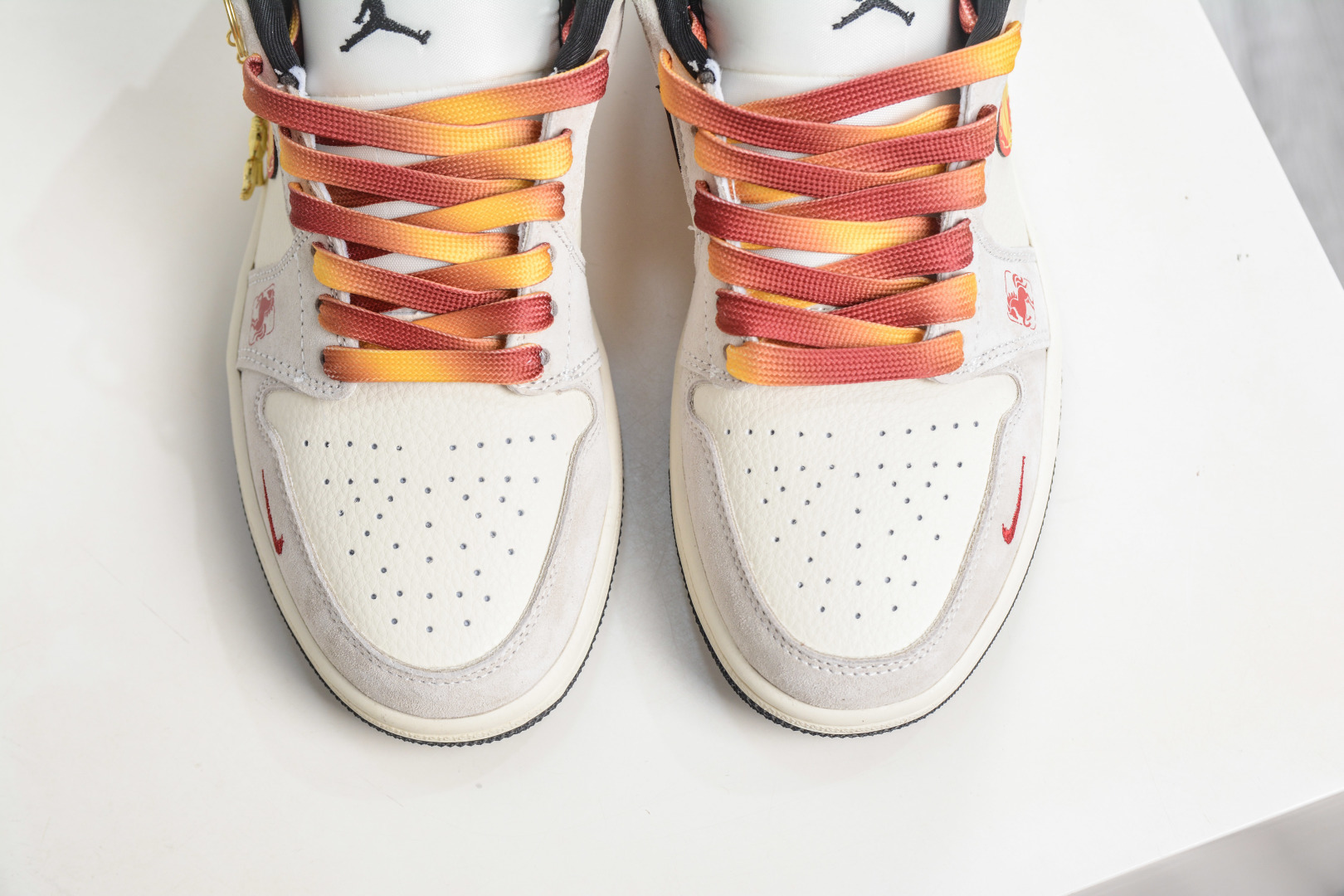 Air Jordan 1 Retro Low 马年限定联名- 一马当先 定制配色 LR8888-020-Top High Quatity Cheap Sneakers Fashion Clothing Clothes Bags handbags Shoes of all Brand wholesale With The best Quality And Beautiful Price from China Factory Chinese suppliers wholesaler seller Air Jordan 1 Retro Low 马年限定联名- 一马当先 定制配色 LR8888-020