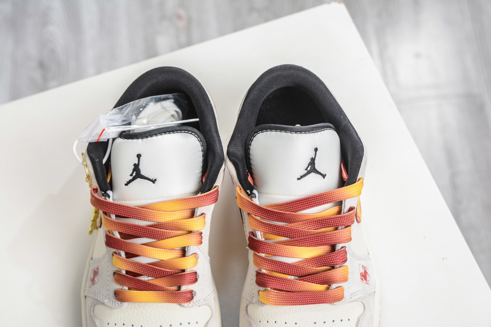 Air Jordan 1 Retro Low 马年限定联名- 一马当先 定制配色 LR8888-020-Top High Quatity Cheap Sneakers Fashion Clothing Clothes Bags handbags Shoes of all Brand wholesale With The best Quality And Beautiful Price from China Factory Chinese suppliers wholesaler seller Air Jordan 1 Retro Low 马年限定联名- 一马当先 定制配色 LR8888-020