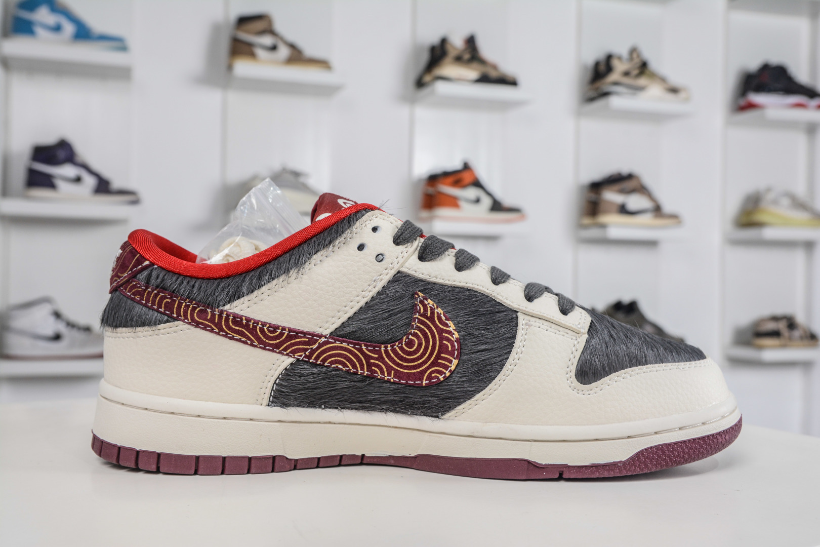 Nike SB Dunk Low 马年限定 白黑马毛 DS6608-021-Top High Quatity Cheap Sneakers Fashion Clothing Clothes Bags handbags Shoes of all Brand wholesale With The best Quality And Beautiful Price from China Factory Chinese suppliers wholesaler seller Nike SB Dunk Low 马年限定 白黑马毛 DS6608-021