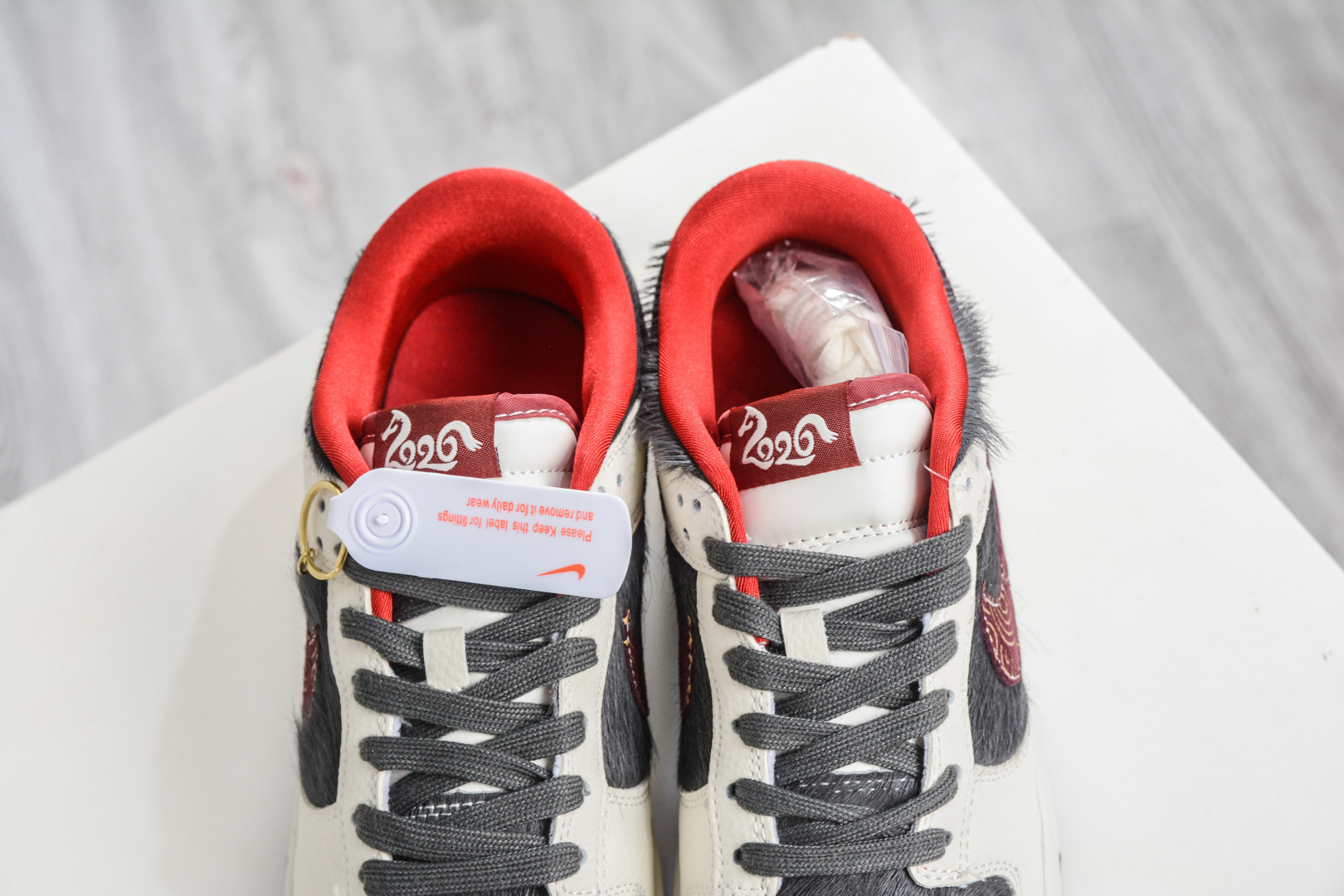 Nike SB Dunk Low 马年限定 白黑马毛 DS6608-021-Top High Quatity Cheap Sneakers Fashion Clothing Clothes Bags handbags Shoes of all Brand wholesale With The best Quality And Beautiful Price from China Factory Chinese suppliers wholesaler seller Nike SB Dunk Low 马年限定 白黑马毛 DS6608-021