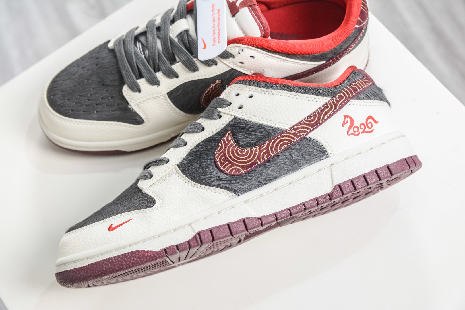 Nike SB Dunk Low 马年限定 白黑马毛 DS6608-021-Top High Quatity Cheap Sneakers Fashion Clothing Clothes Bags handbags Shoes of all Brand wholesale With The best Quality And Beautiful Price from China Factory Chinese suppliers wholesaler seller Nike SB Dunk Low 马年限定 白黑马毛 DS6608-021
