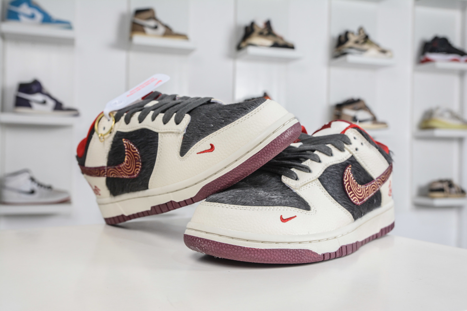 Nike SB Dunk Low 马年限定 白黑马毛 DS6608-021-Top High Quatity Cheap Sneakers Fashion Clothing Clothes Bags handbags Shoes of all Brand wholesale With The best Quality And Beautiful Price from China Factory Chinese suppliers wholesaler seller Nike SB Dunk Low 马年限定 白黑马毛 DS6608-021