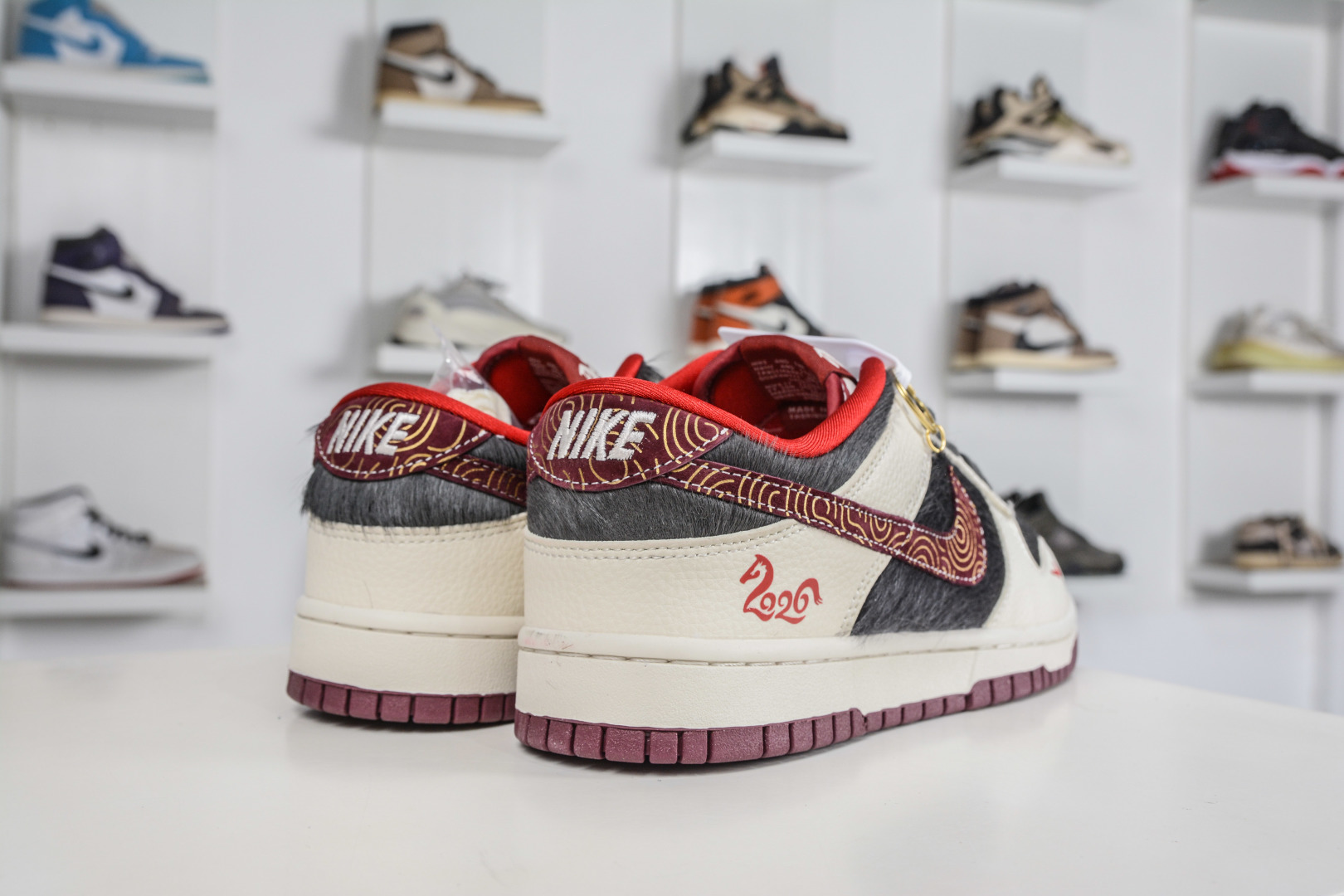 Nike SB Dunk Low 马年限定 白黑马毛 DS6608-021-Top High Quatity Cheap Sneakers Fashion Clothing Clothes Bags handbags Shoes of all Brand wholesale With The best Quality And Beautiful Price from China Factory Chinese suppliers wholesaler seller Nike SB Dunk Low 马年限定 白黑马毛 DS6608-021