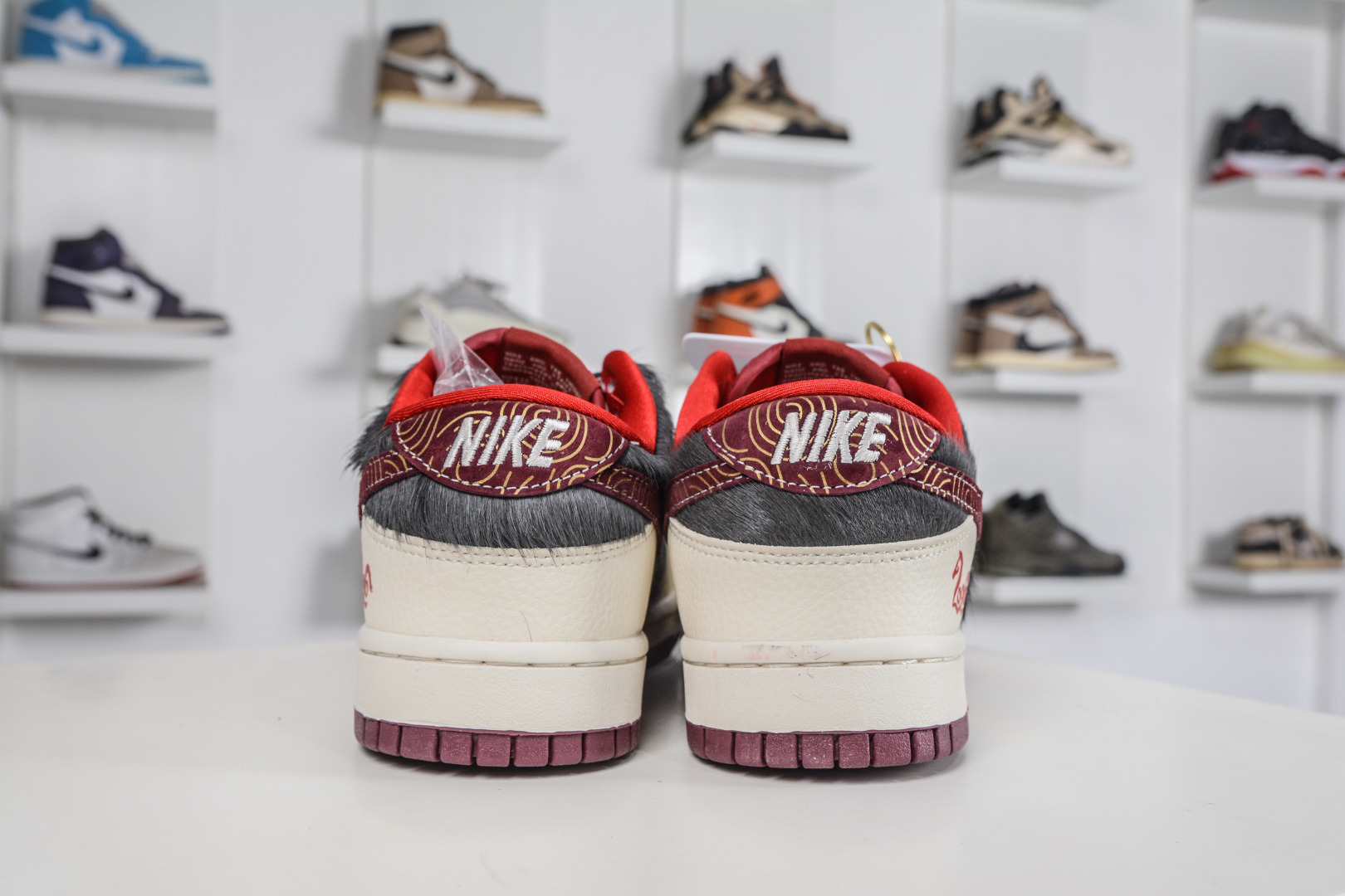 Nike SB Dunk Low 马年限定 白黑马毛 DS6608-021-Top High Quatity Cheap Sneakers Fashion Clothing Clothes Bags handbags Shoes of all Brand wholesale With The best Quality And Beautiful Price from China Factory Chinese suppliers wholesaler seller Nike SB Dunk Low 马年限定 白黑马毛 DS6608-021