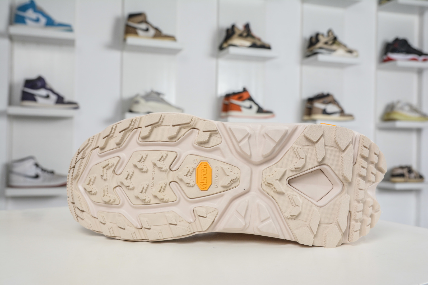 新年福利特价 Hoka One One Kaha 2 Low GTX 卡哈2耐磨減震低帮户外功能运动鞋 1130530 SSEG-Top High Quatity Cheap Sneakers Fashion Clothing Clothes Bags handbags Shoes of all Brand wholesale With The best Quality And Beautiful Price from China Factory Chinese suppliers wholesaler seller 新年福利特价 Hoka One One Kaha 2 Low GTX 卡哈2耐磨減震低帮户外功能运动鞋 1130530 SSEG